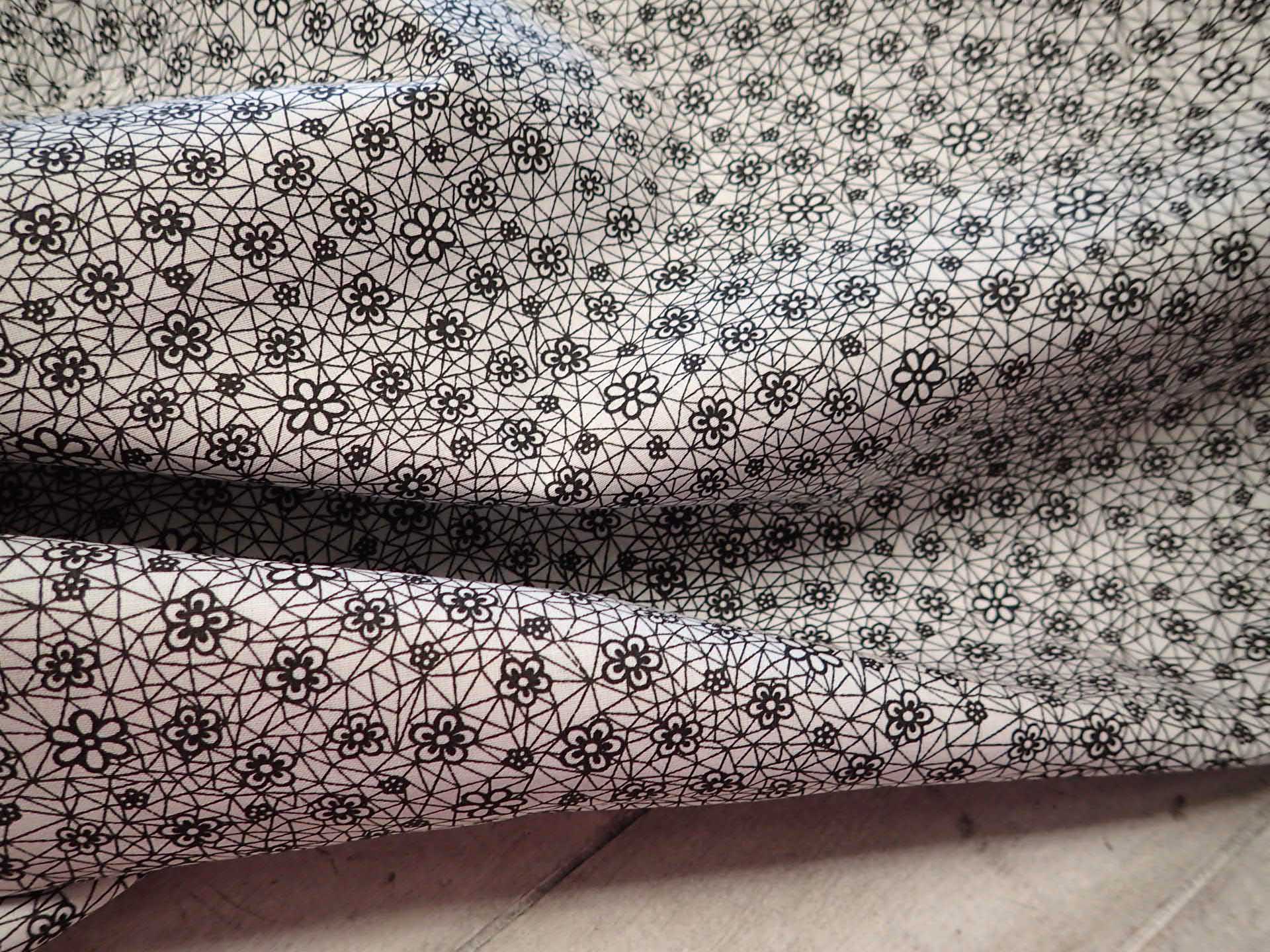 LÁTKA - BÍLÁ + ČERNÉ KYTIČKY