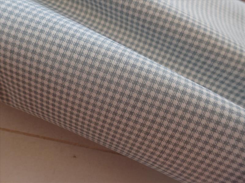 LÁTKA - SVĚTLE ŠEDÁ  KOSTIČKA - PEPITKO