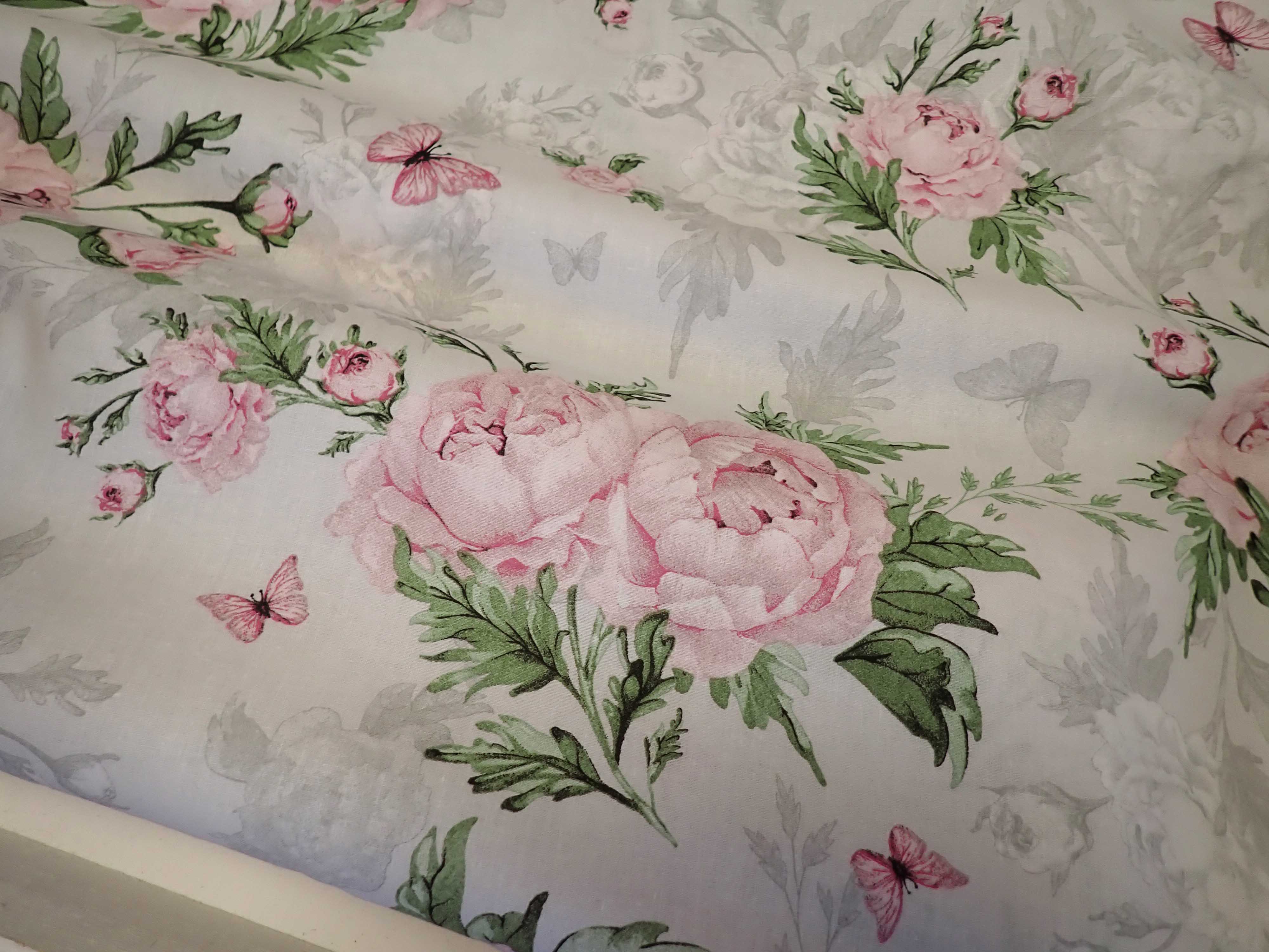 LÁTKA - ŠEDÁ + RŮŽOVÉ KVĚTY + MOTÝLCI