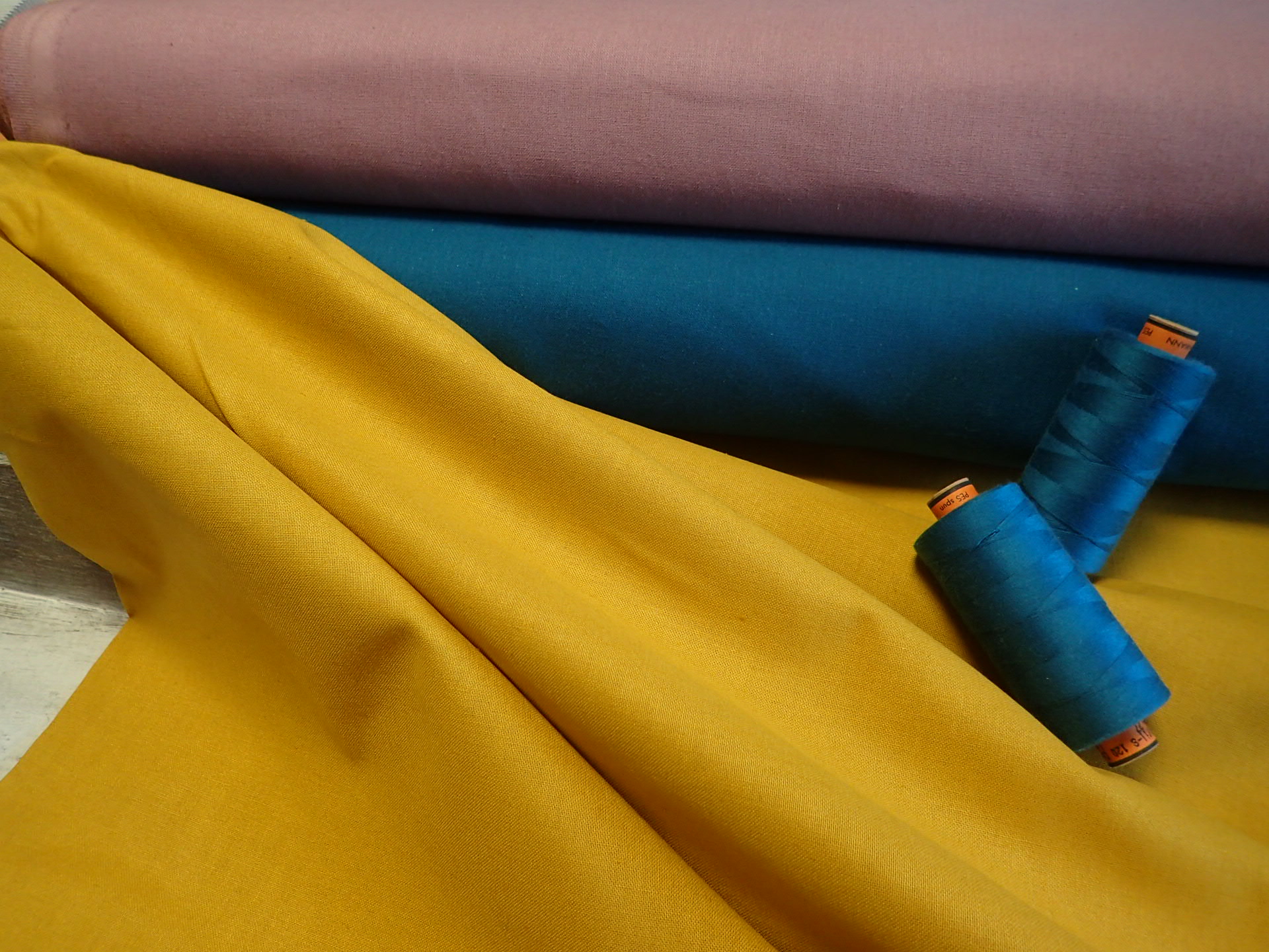 LÁTKA - PETROLEJOVÁ JEDNOBAREVNÁ