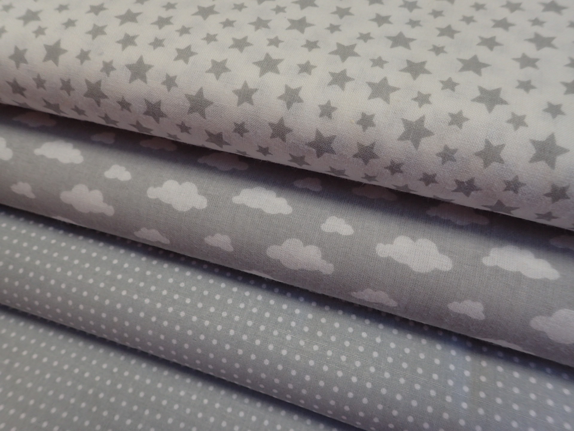 LÁTKA - BÍLÁ + ŠEDÉ  HVĚZDIČKY