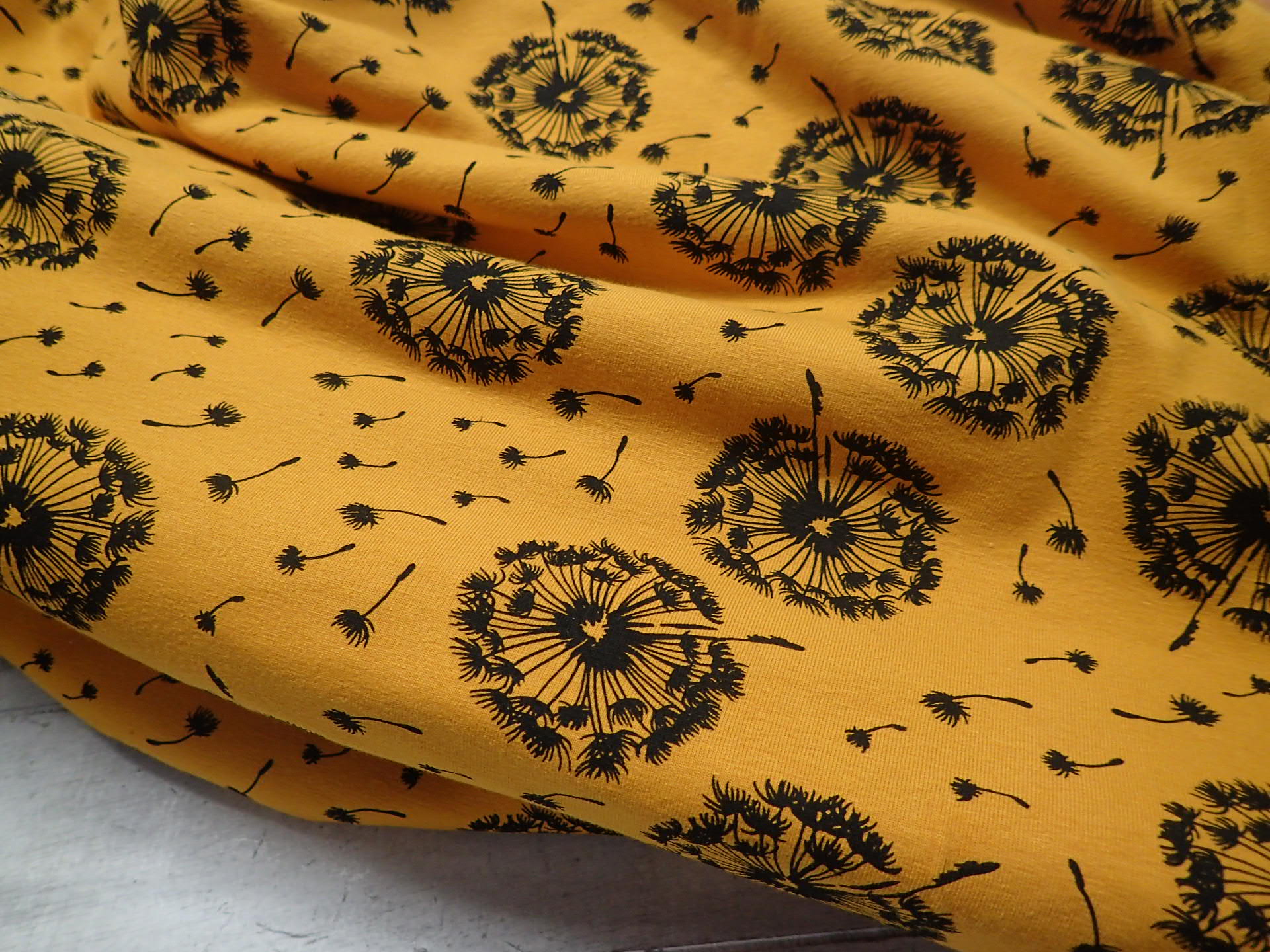 LÁTKA - PLETENINA - JERSEY - CHMÝŘÍ