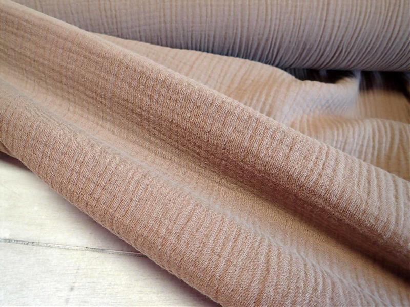 LÁTKA - DVOJITÁ GÁZOVINA - FÁČOVINA - TMAVĚ BÉŽOVÁ