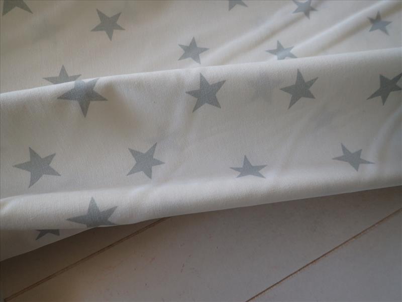 LÁTKA - BÍLÁ + SVĚTLE ŠEDÉ HVĚZDIČKY