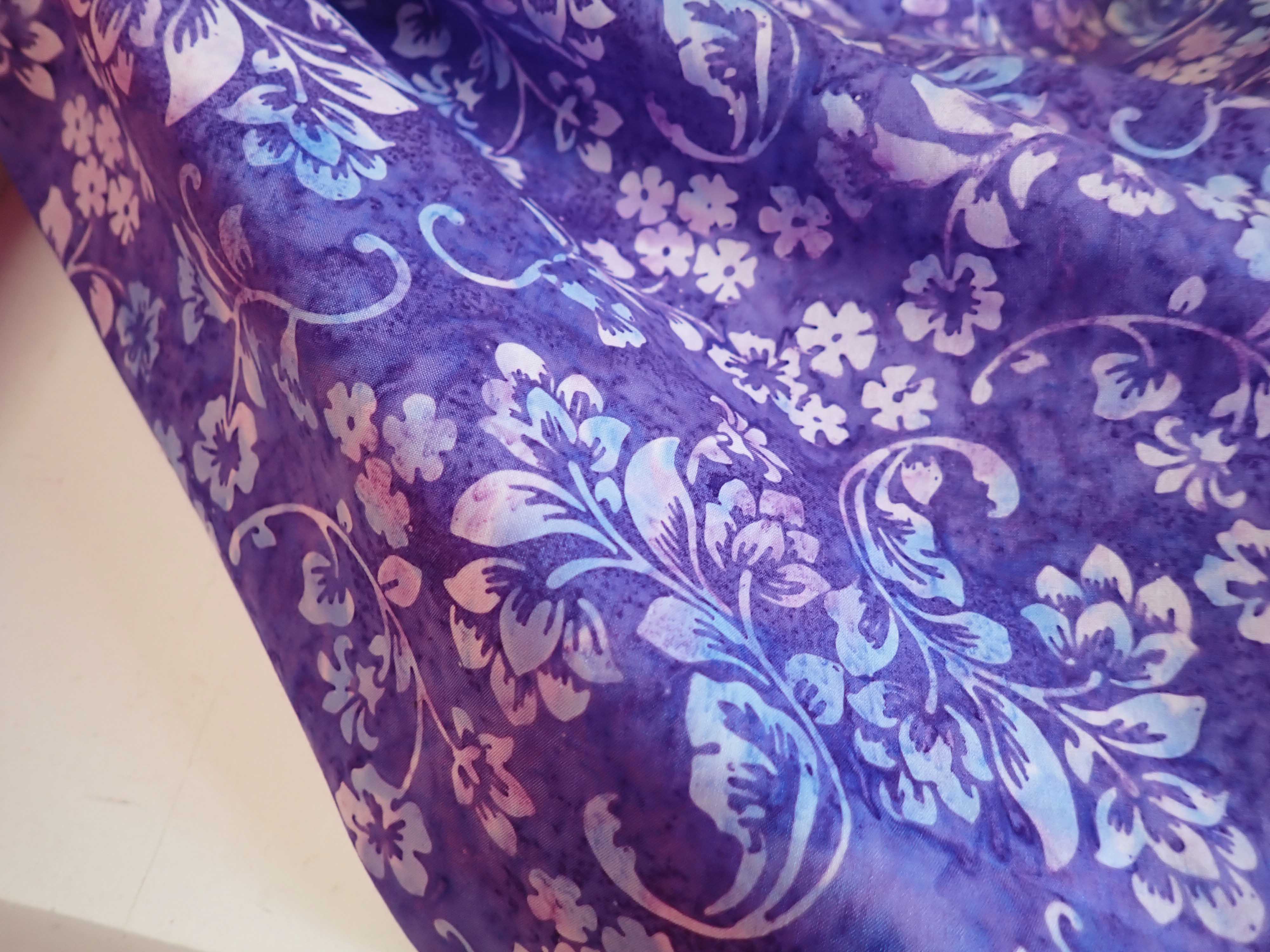 LÁTKA - BATIKA - MODRÁ - KVĚTY