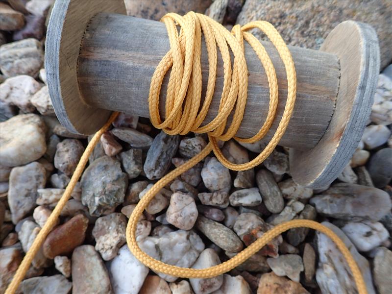 Oděvní šňůra - HOŘČICOVÁ