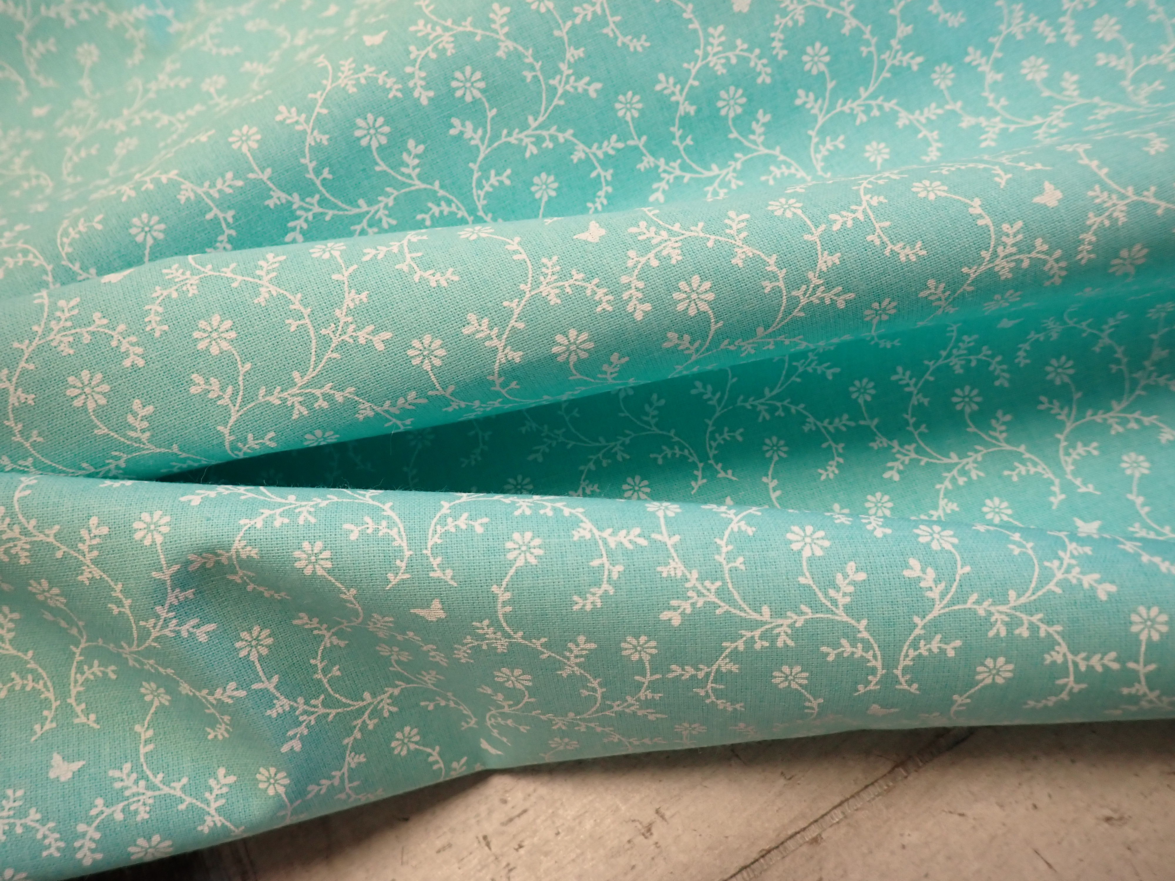 LÁTKA - MENTOLOVÁ + BÍLÉ VĚTVIČKY