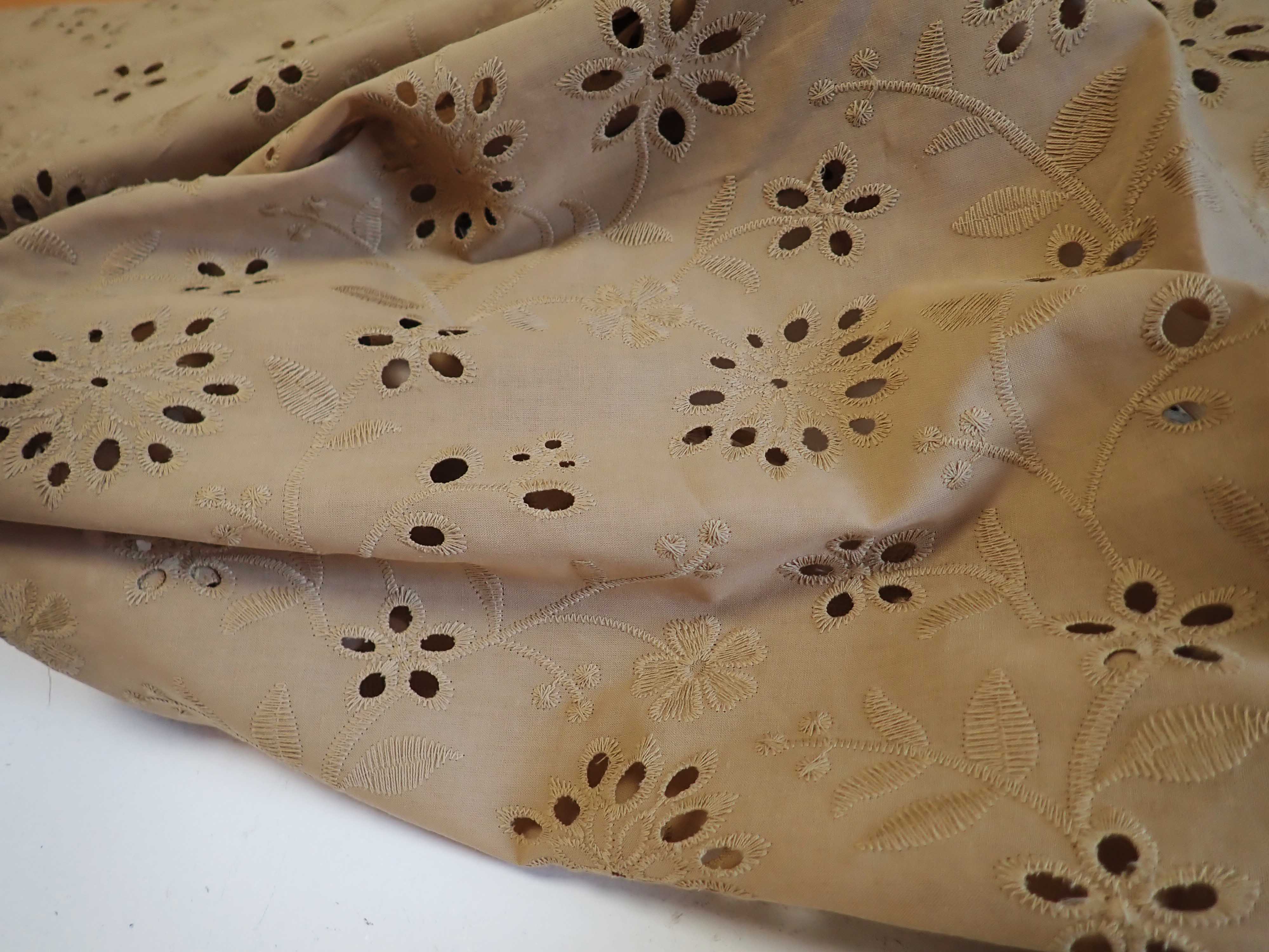 LÁTKA - TMAVĚ BÉŽOVÁ MADEIRA