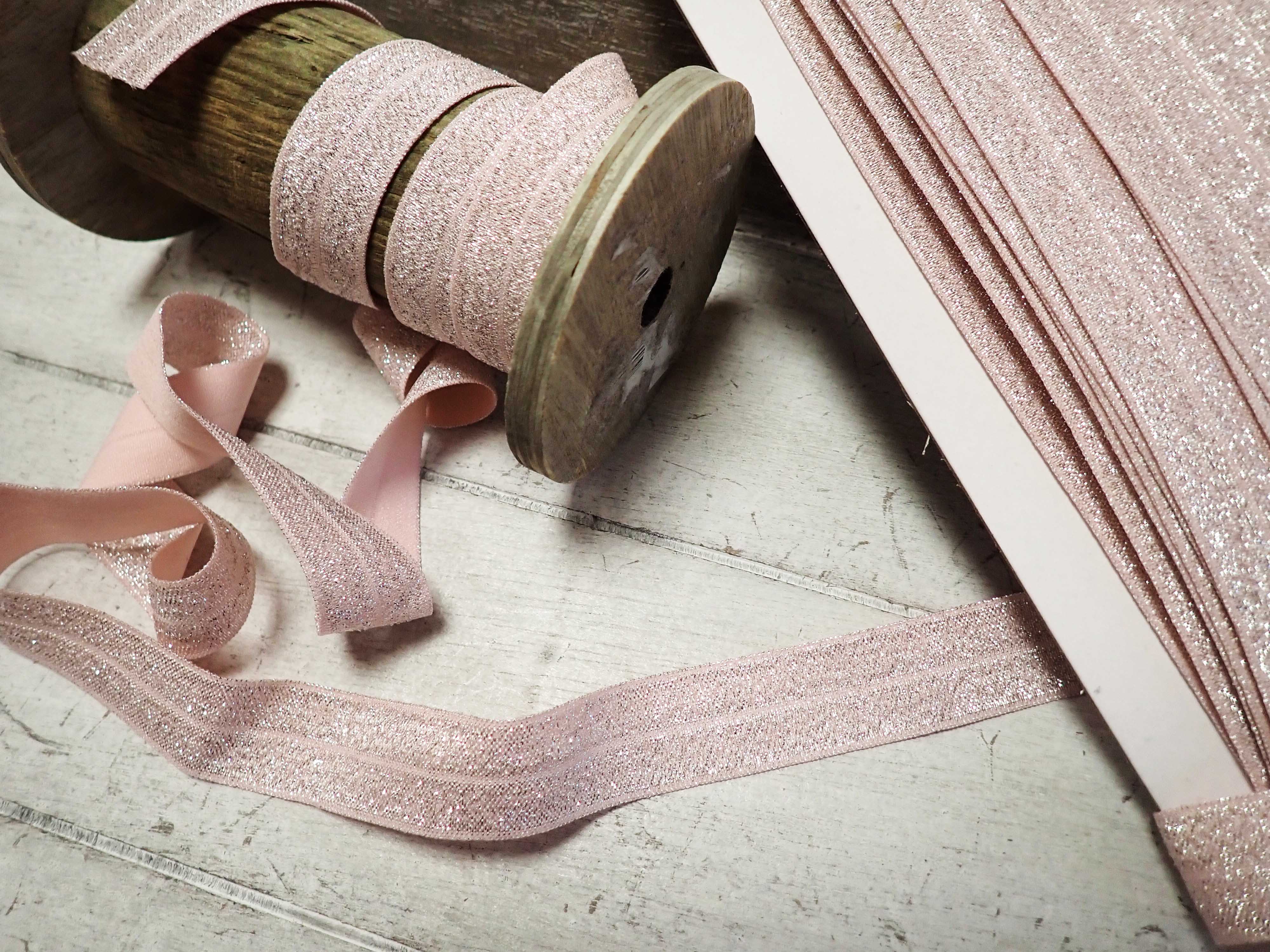 ELASTICKÝ ŠIKMÝ PROUŽEK S GLITRY - STARORŮŽOVÁ + STŘÍBRNÁ