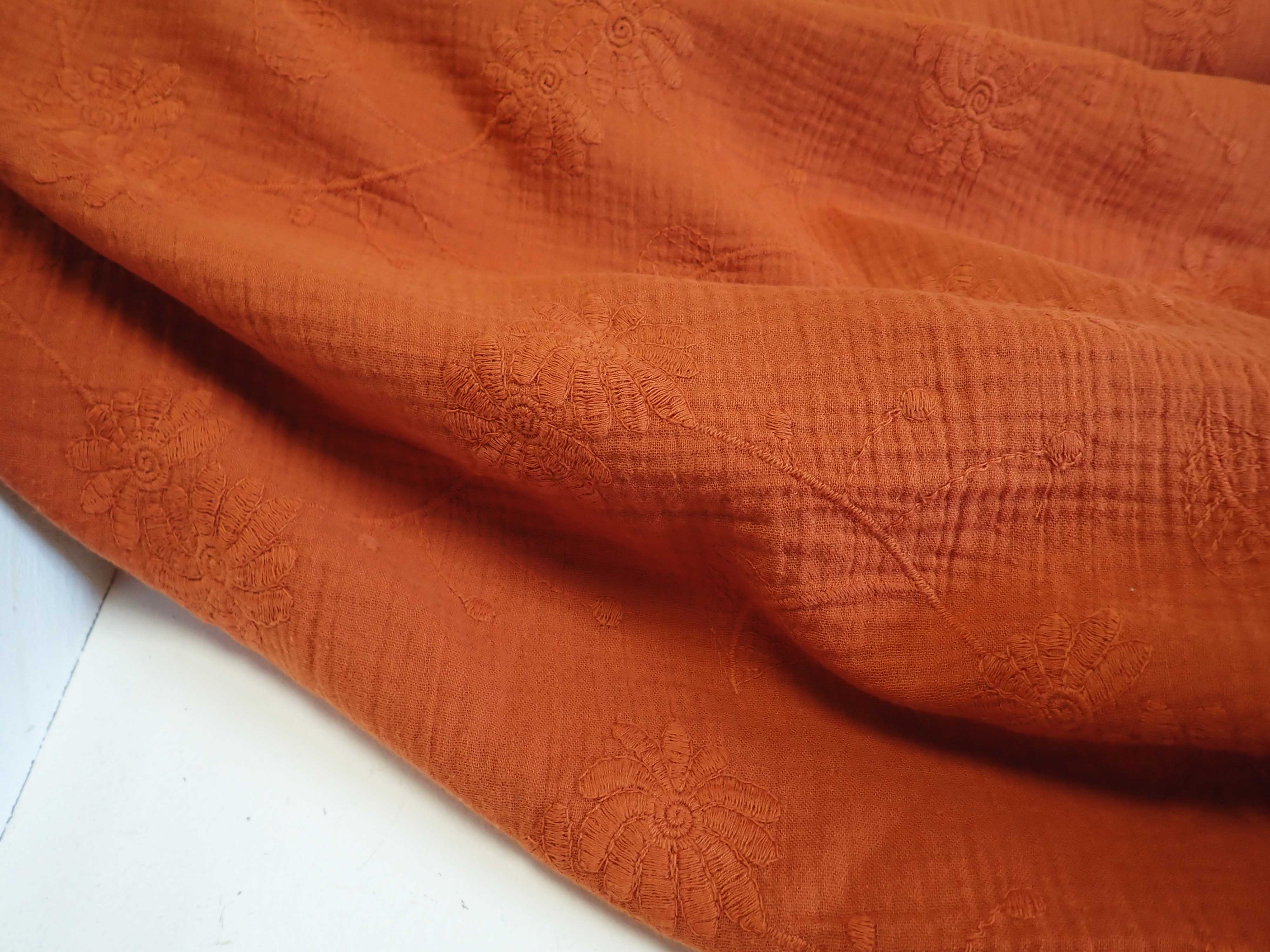 DVOJITÁ GÁZOVINA - MUŠELÍN - VYŠÍVANÁ - REZAVÁ