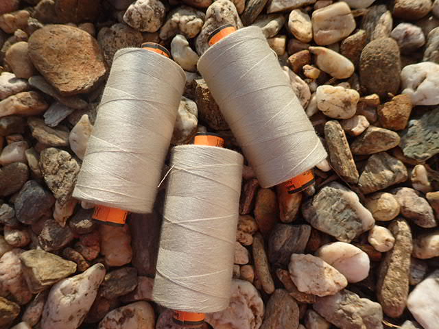 nit - BÉŽOVOŠEDÁ - AMANN - BELFIL S - 100% polyesterová - VYSOCEPEVNOSTNÍ - 1000 m