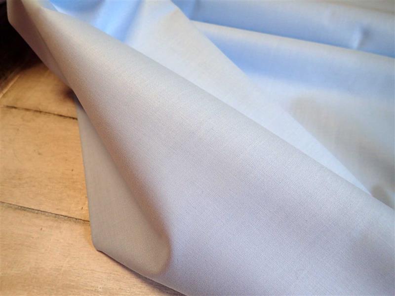 LÁTKA - JEDNOBAREVNÁ - SVĚTLE MODRÁ