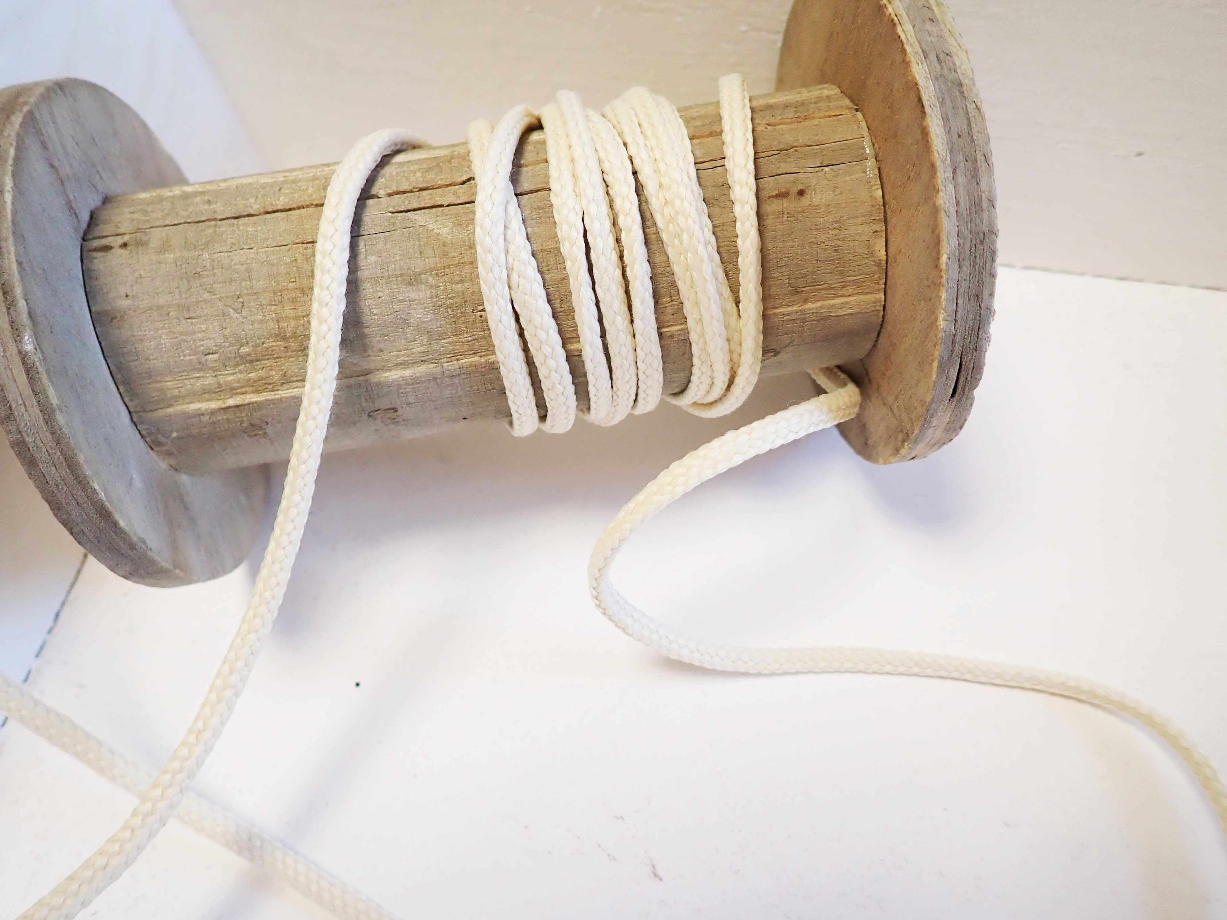 oděvní šňůra - SMETANOVÁ