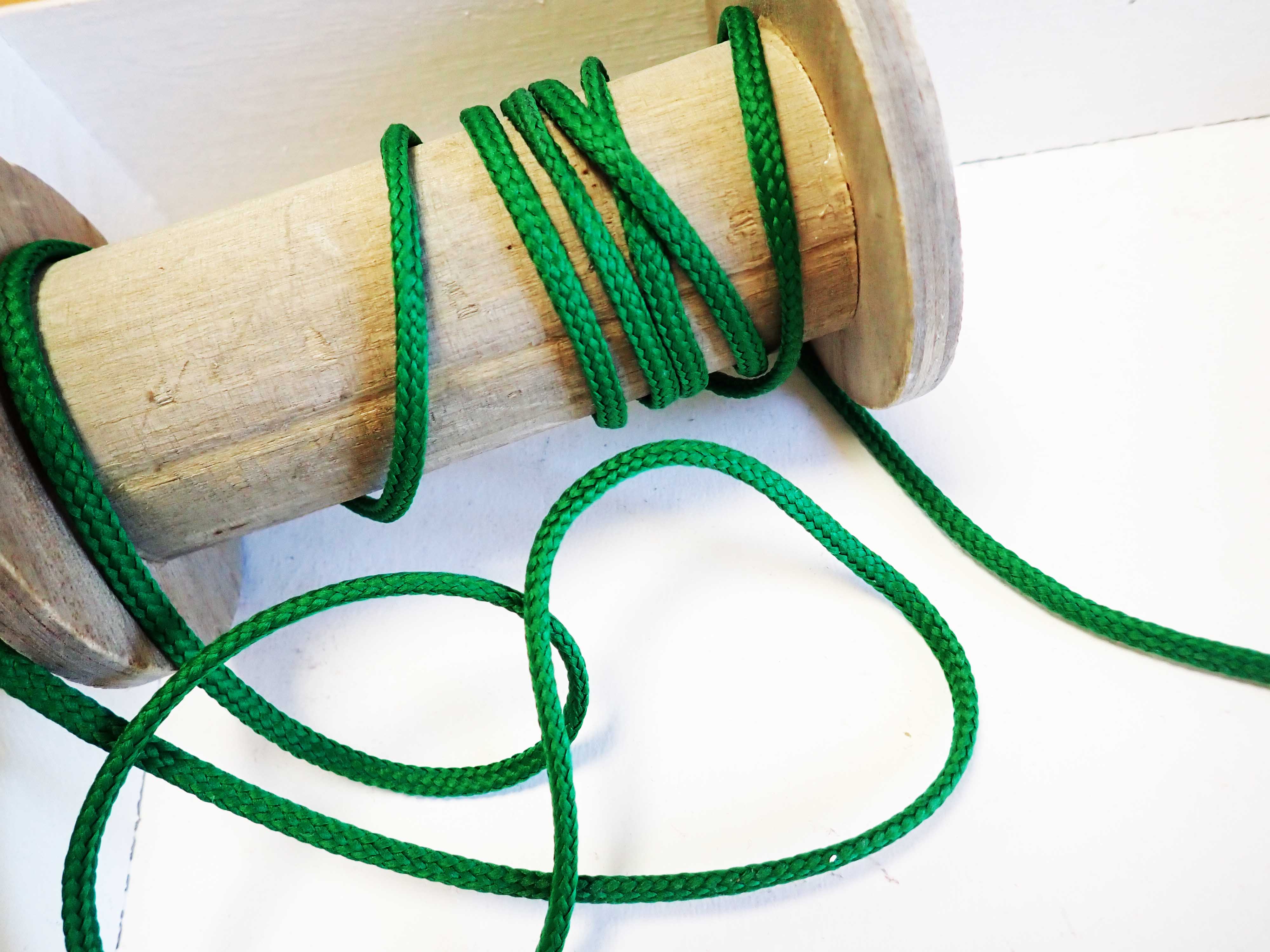 Oděvní šňůra - TMAVĚ ZELENÁ