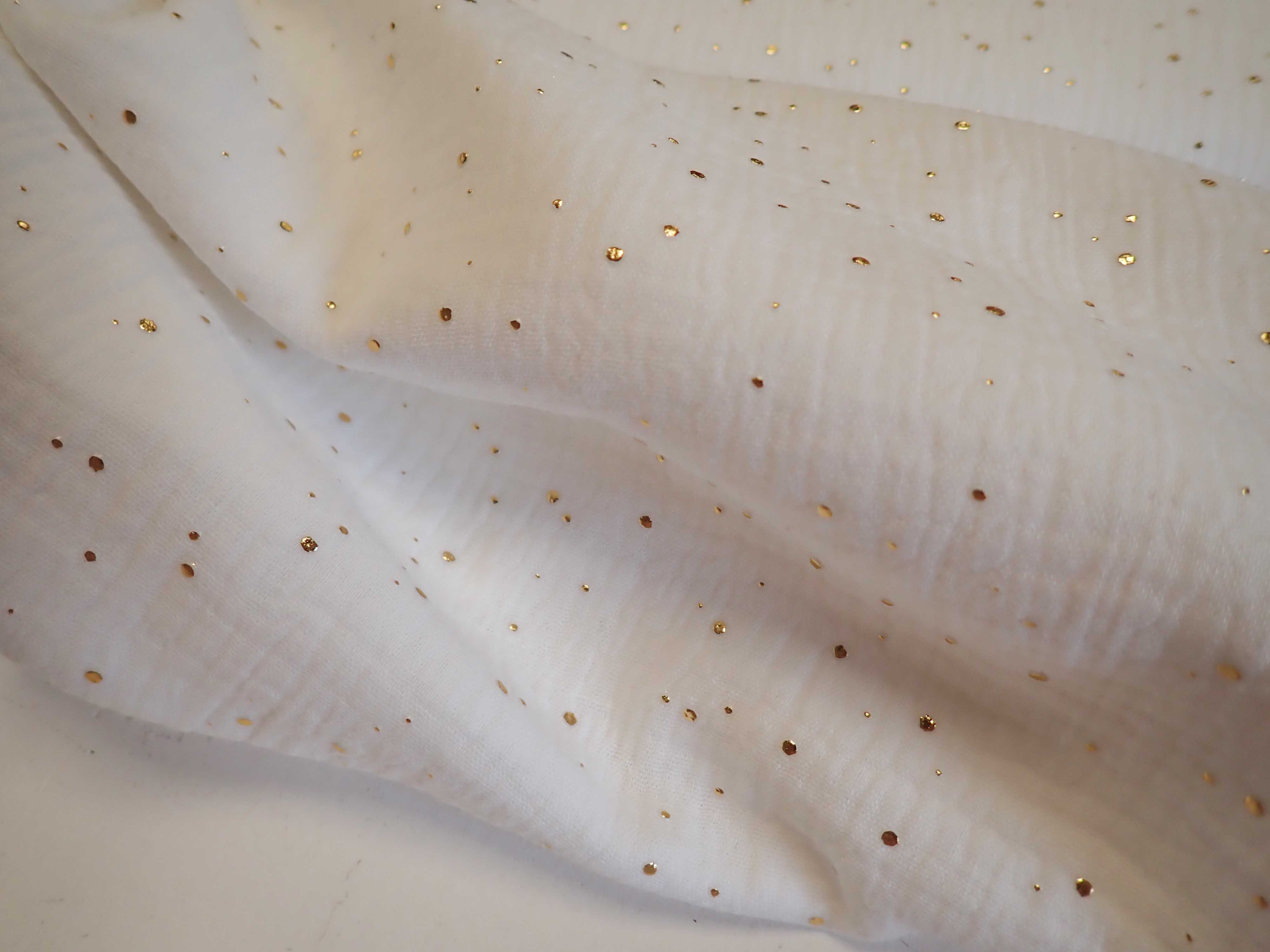 DVOJITÁ GÁZOVINA - MUŠELÍN - BÍLÁ + ZLATÉ PUNTÍKY