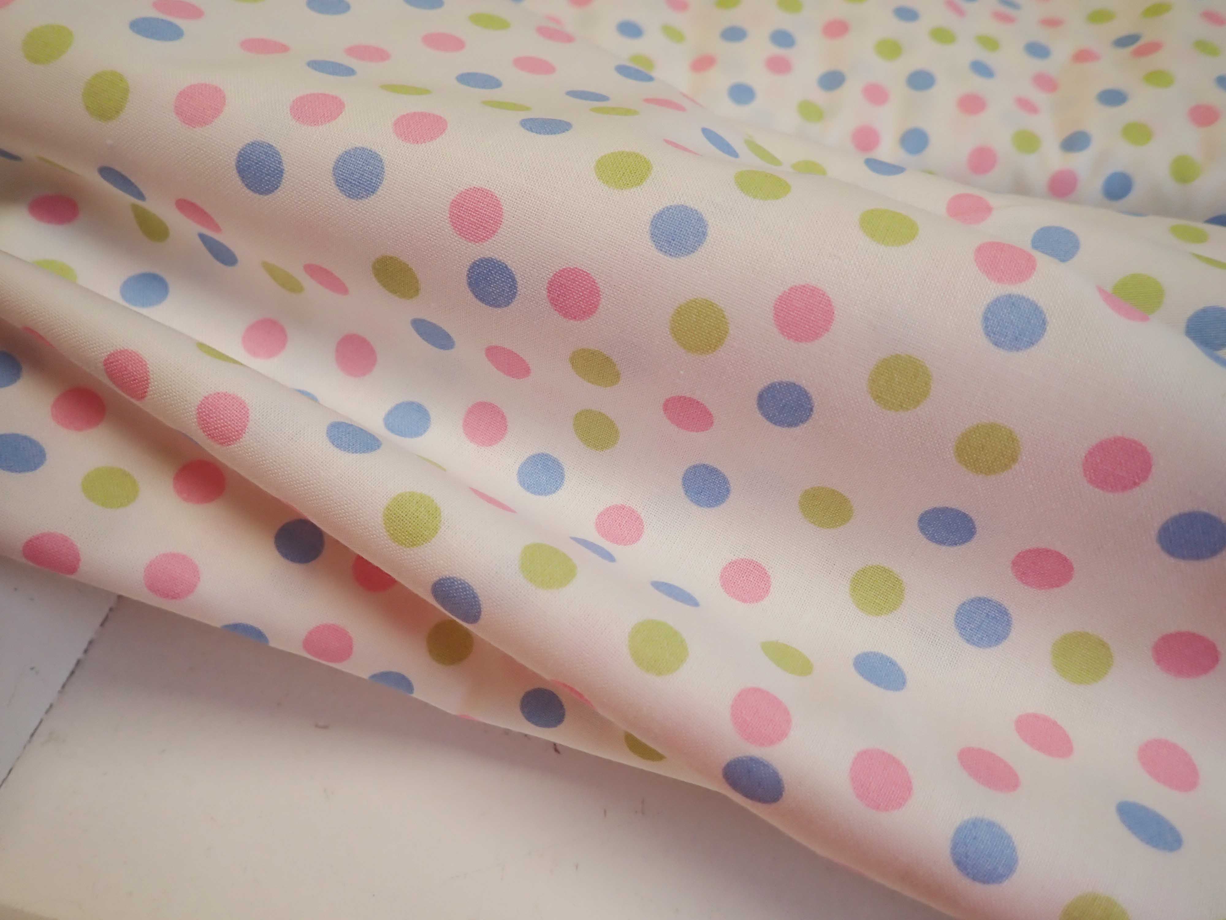 LÁTKA - BAREVNÉ PUNTÍKY