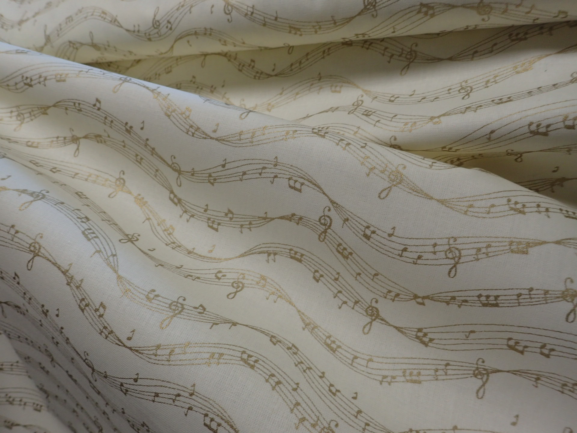 LÁTKA - VÁNOČNÍ - SMETANOVÁ + ZLATÉ NOTY