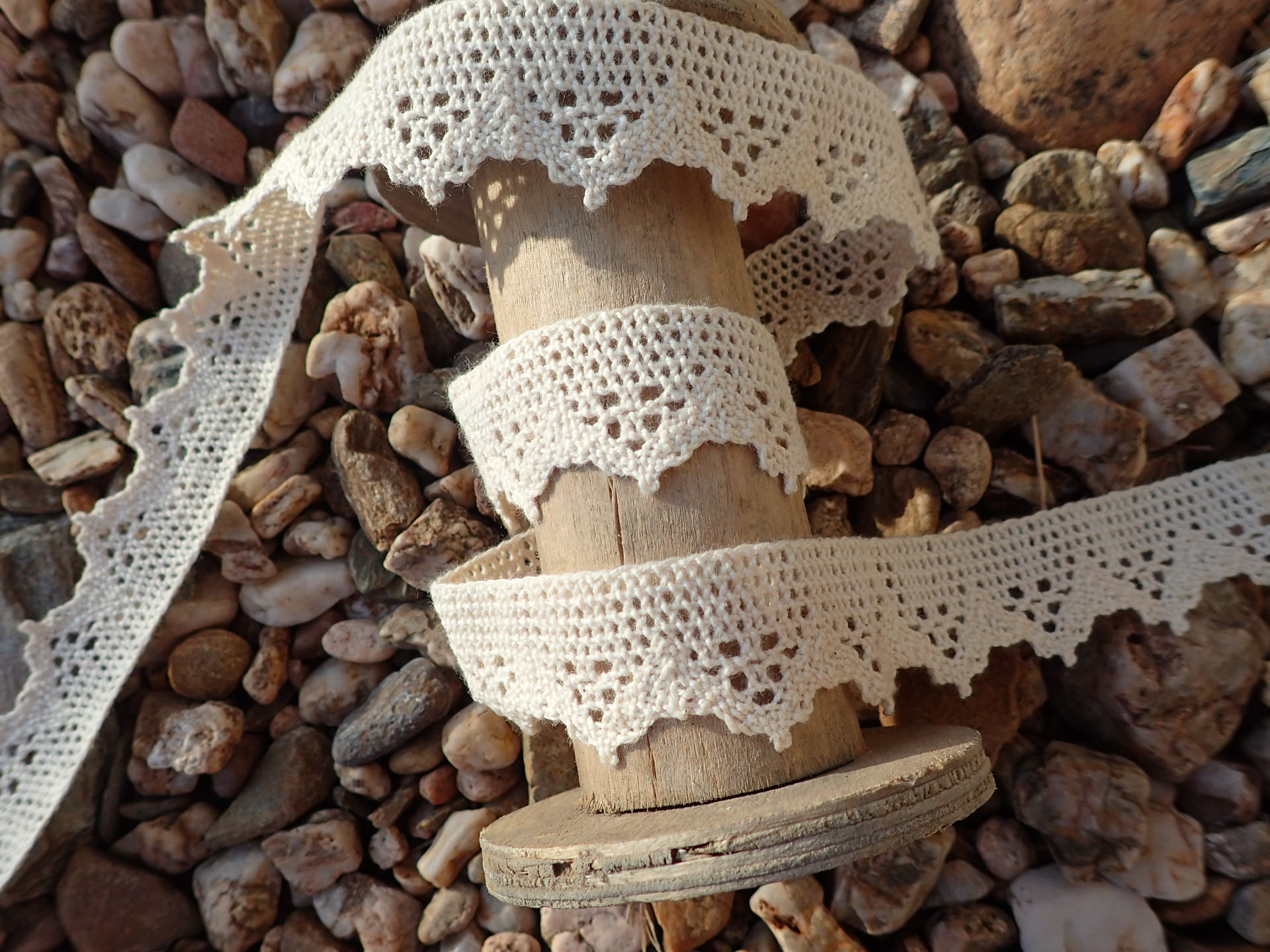 krajka - paličkovaná - režná (přírodní) - šíře 29 mm