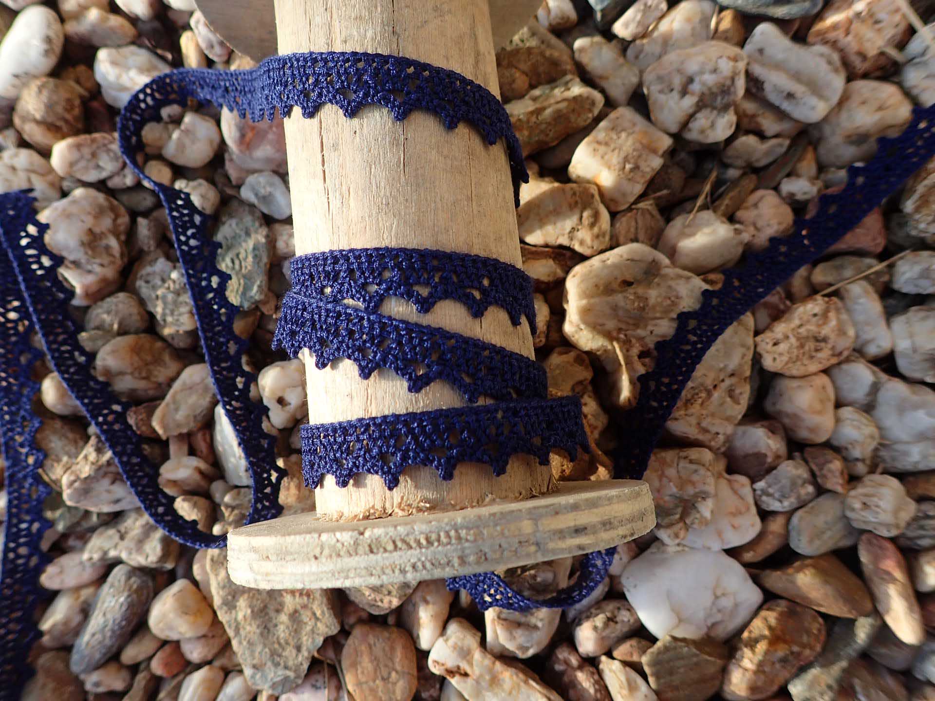 krajka - paličkovaná - TMAVĚ MODRÁ