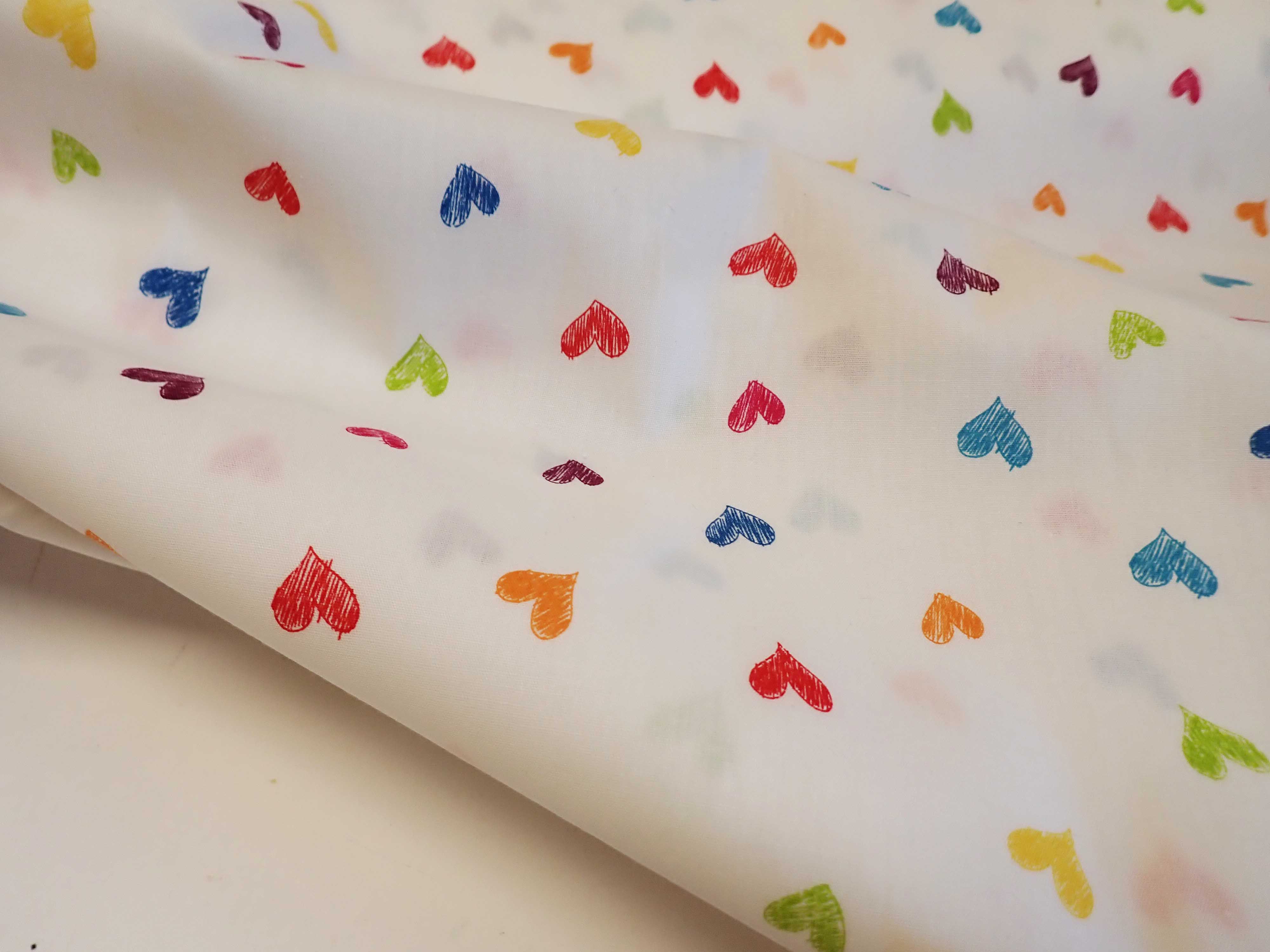 LÁTKA - POPELÍN - BAREVNÁ SRDÍČKA