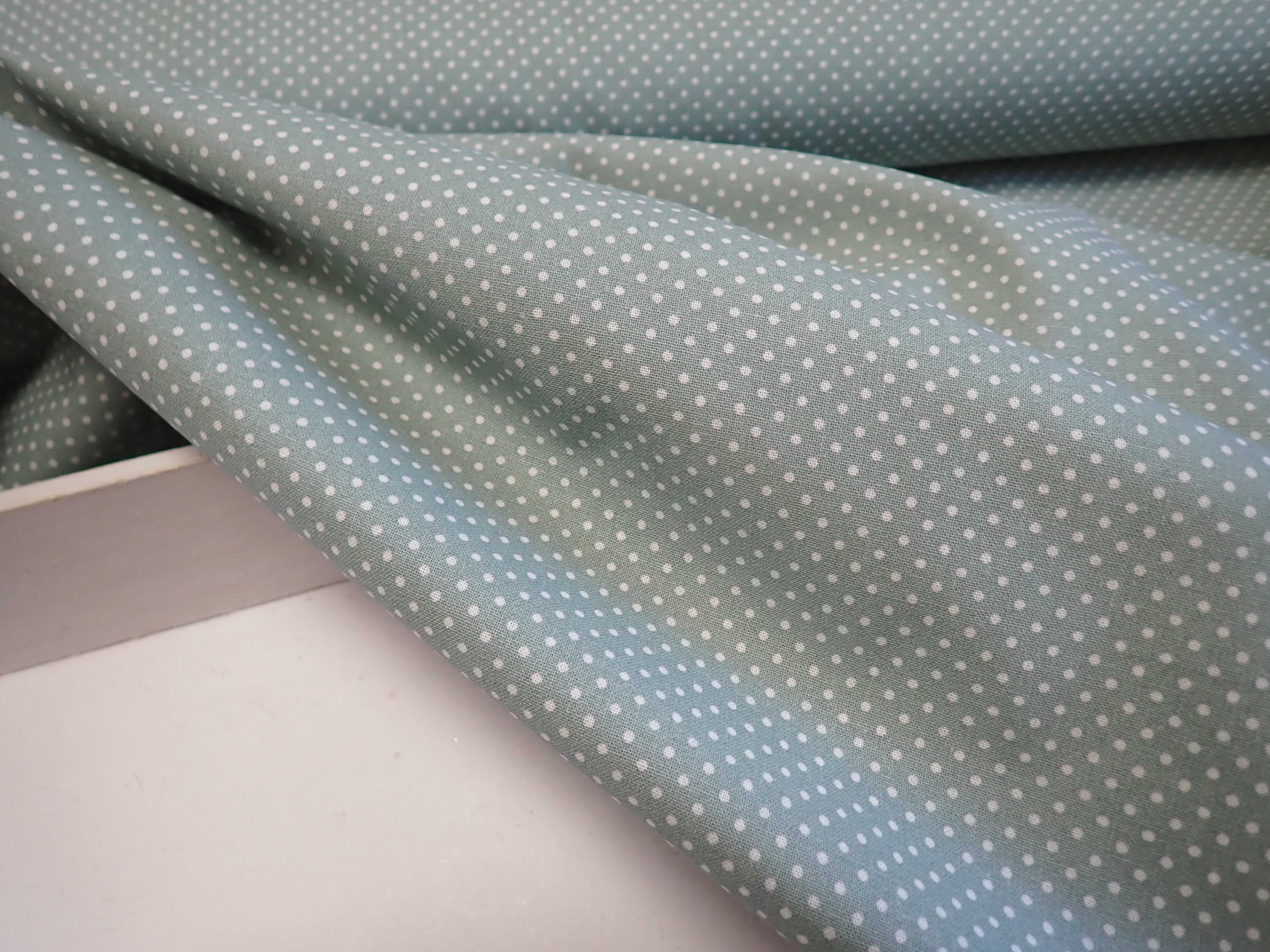 LÁTKA - ŠEDOZELENÉ PUNTÍKY