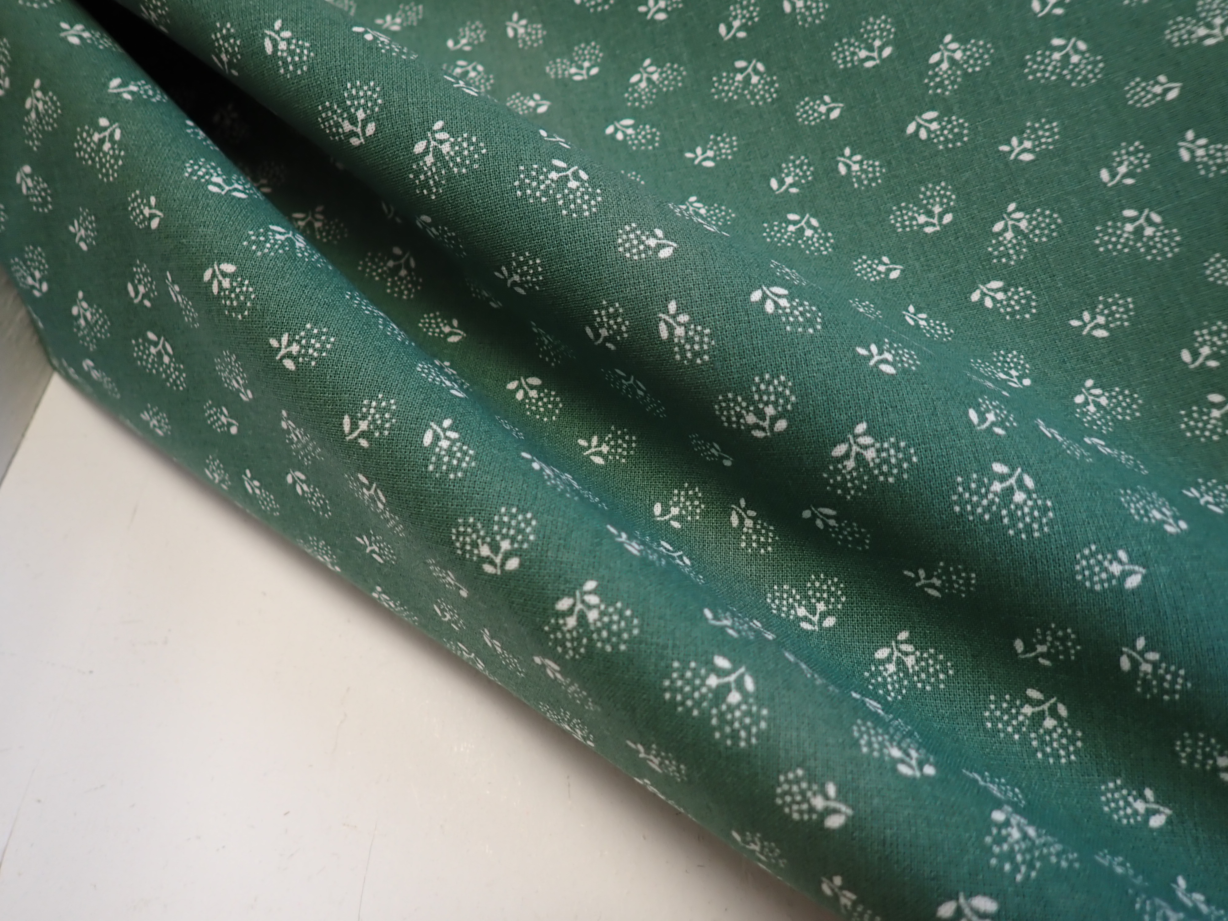 LÁTKA - ZELENÁ + KYTIČKY