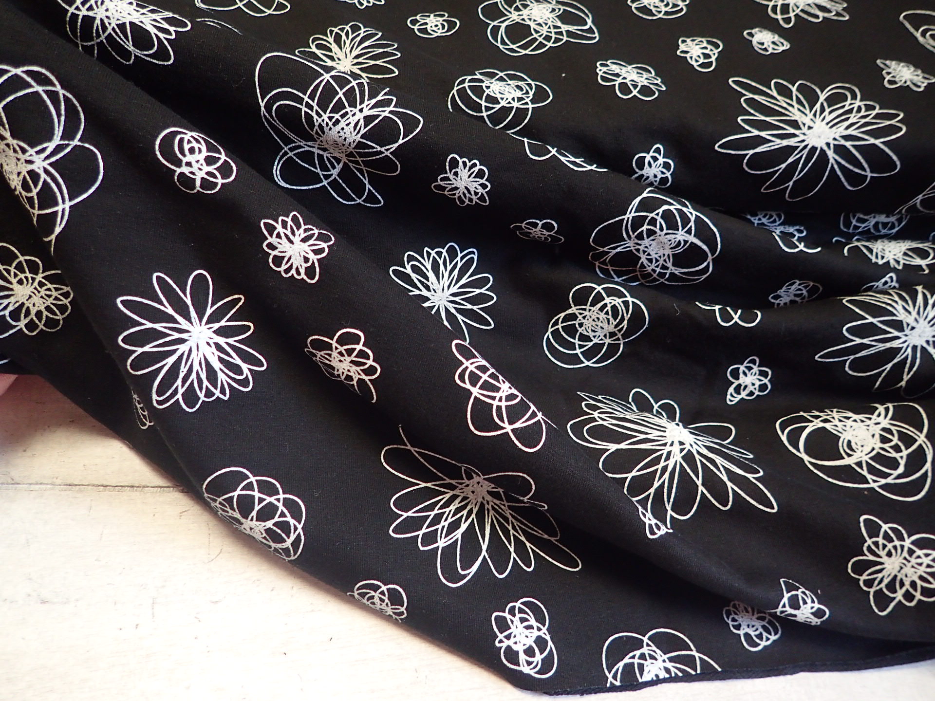 LÁTKA - PLETENINA - ČERNÁ + SPIRÁLY