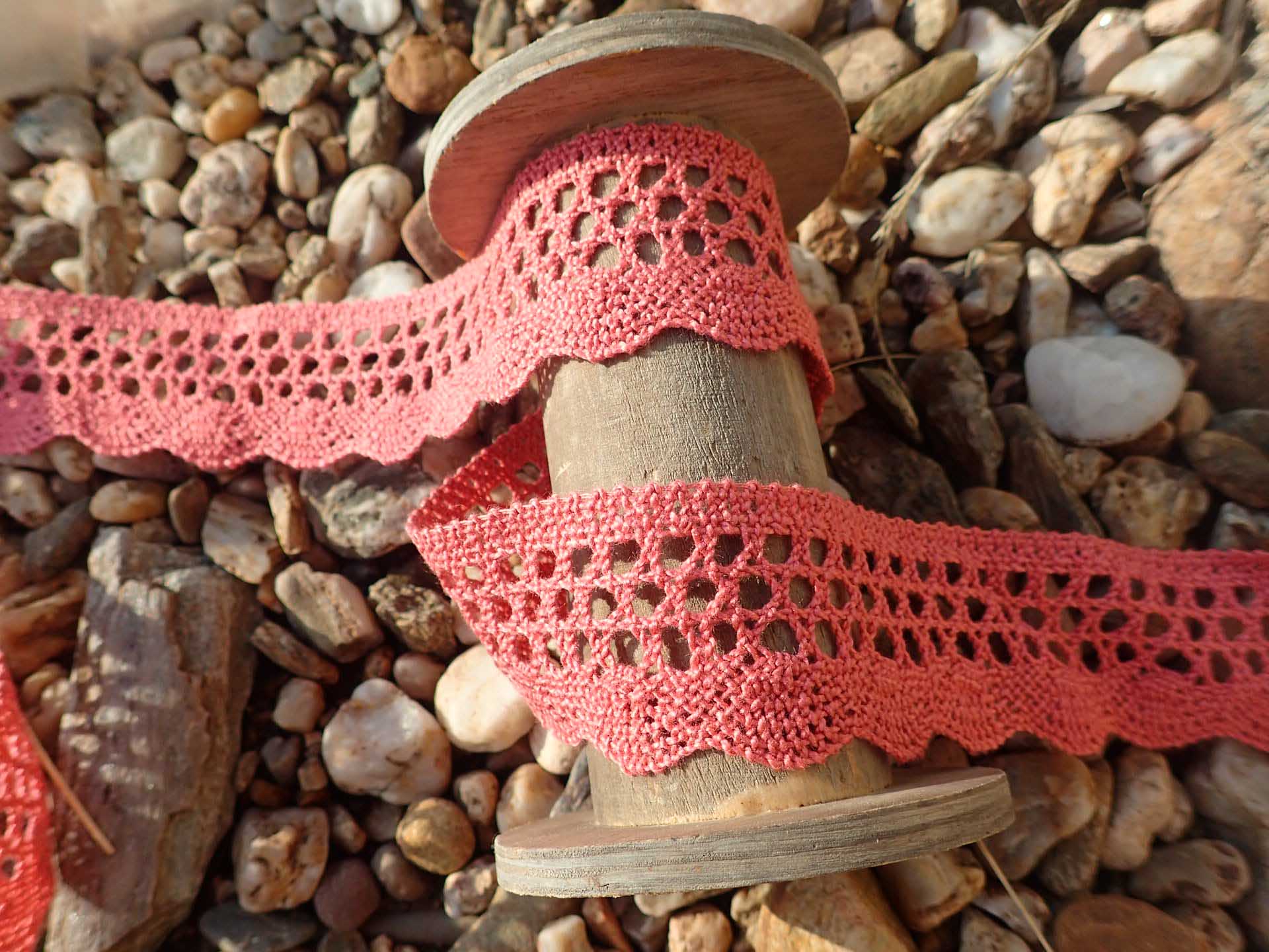 krajka paličkovaná STARORŮŽOVÁ šíře 40 mm