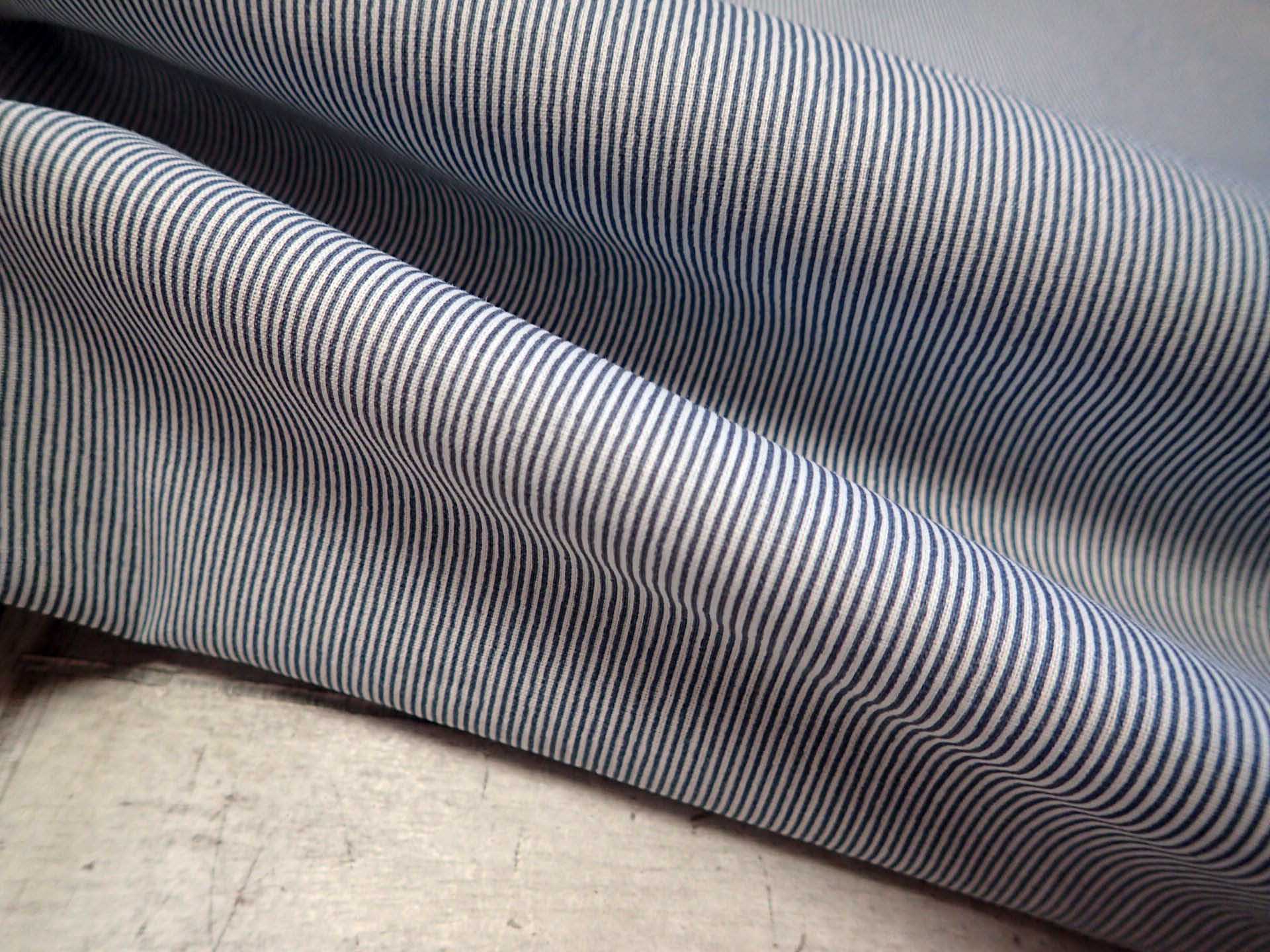 LÁTKA - TMAVĚ ŠEDÝ ÚZKÝ PROUŽEK