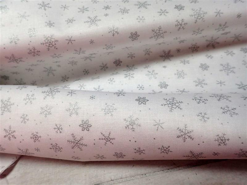 LÁTKA - VÁNOČNÍ - STŘÍBRNÉ VLOČKY