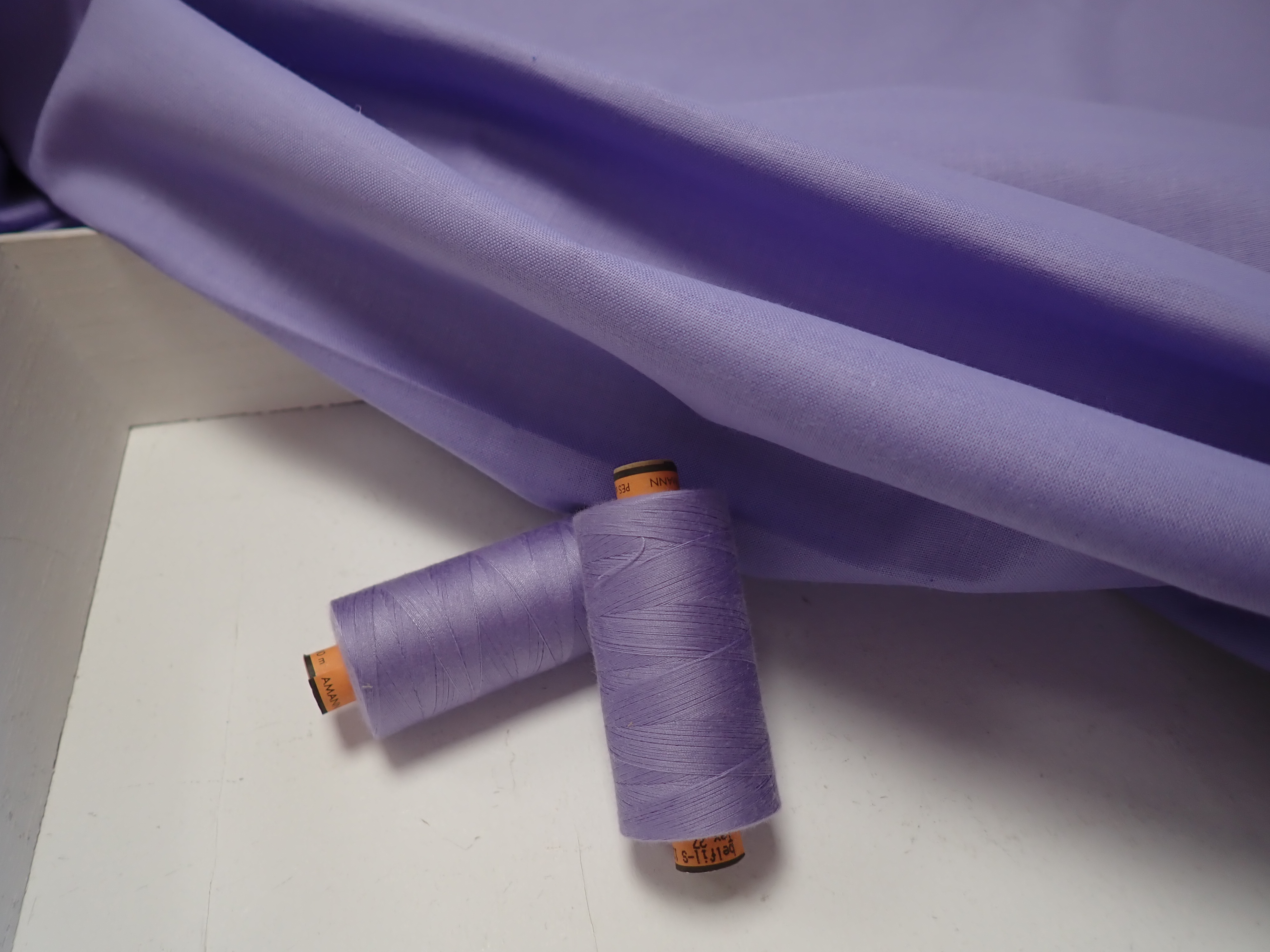 LÁTKA - JEDNOBAREVNÁ - SVĚTLE FIALOVÁ