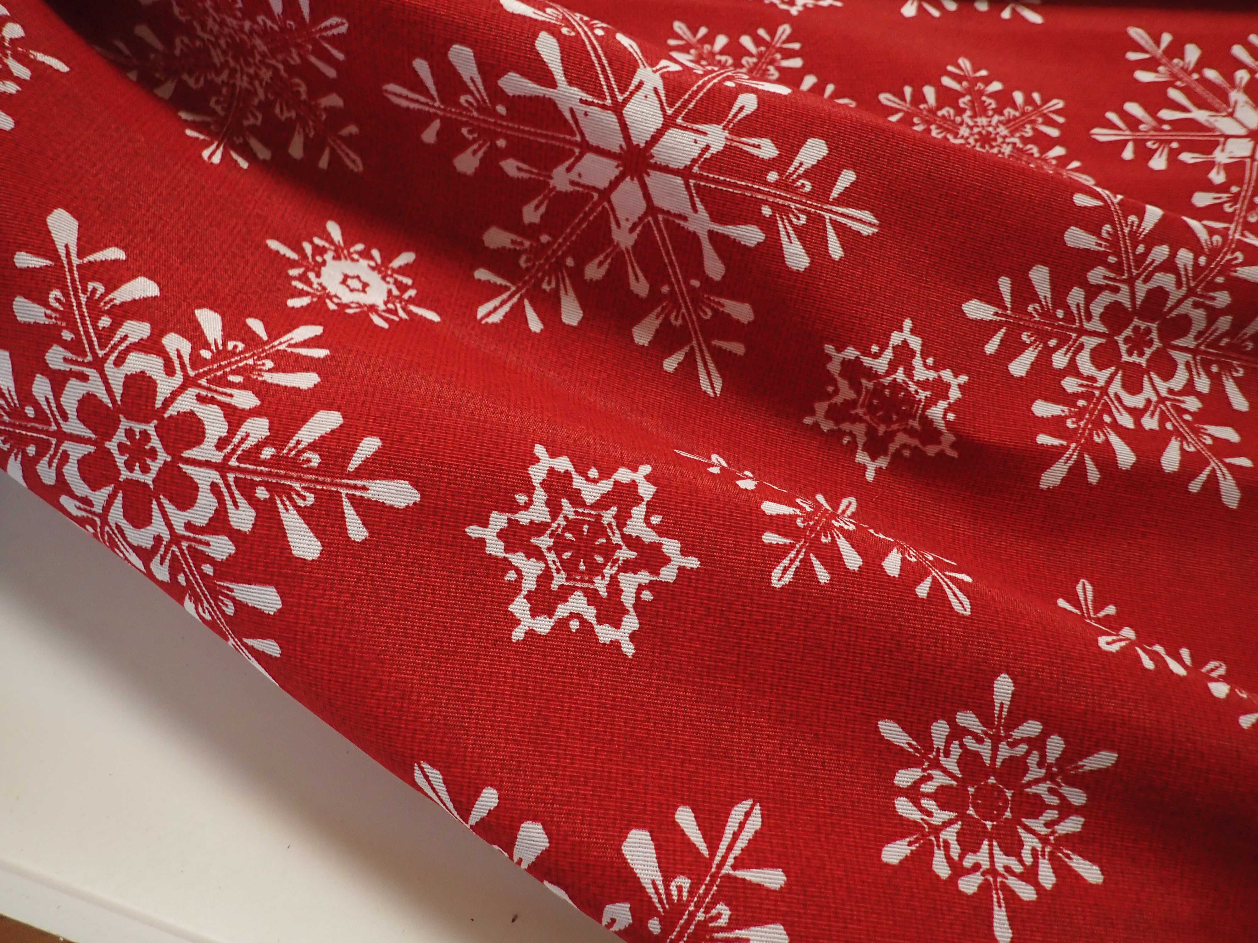 LÁTKA - VÁNOČNÍ - ČERVENÁ + VLOČKY - POTAHOVKA