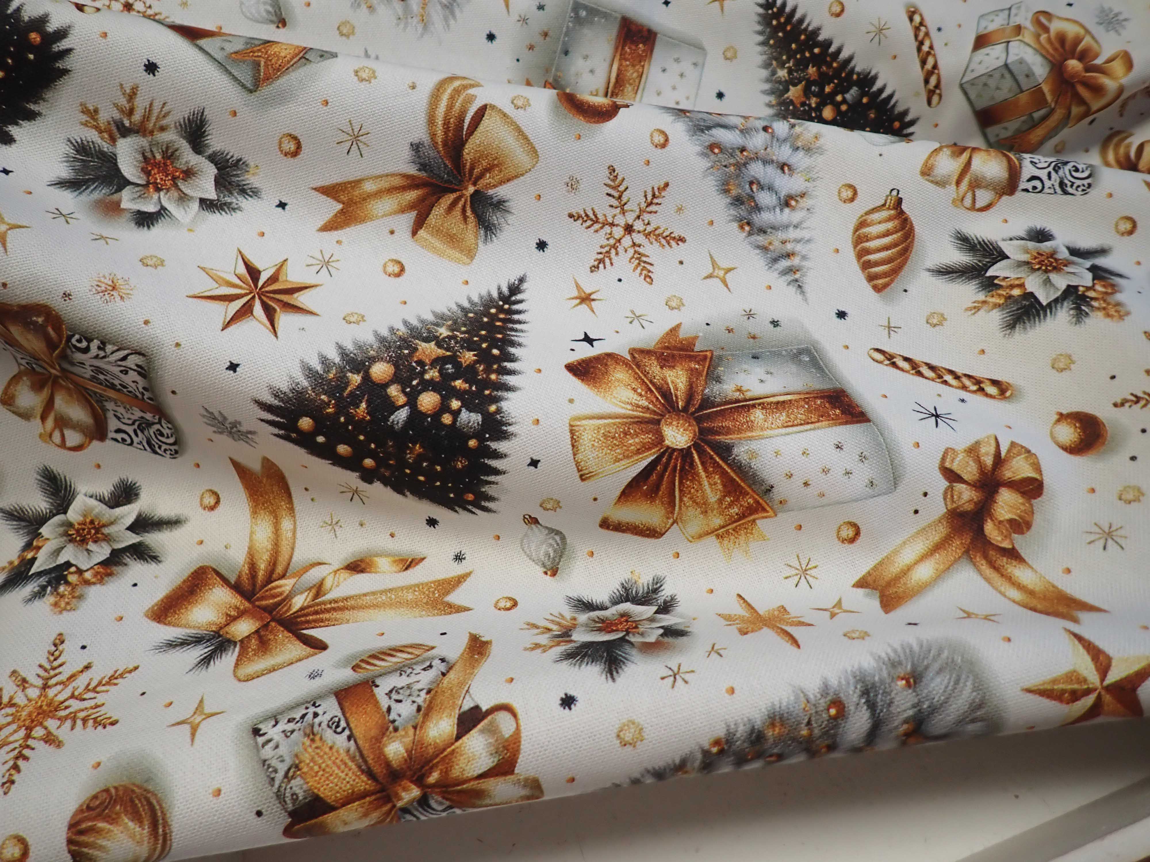 LÁTKA - VÁNOČNÍ - STROMEČKY + DÁREČKY - FOTOTISK