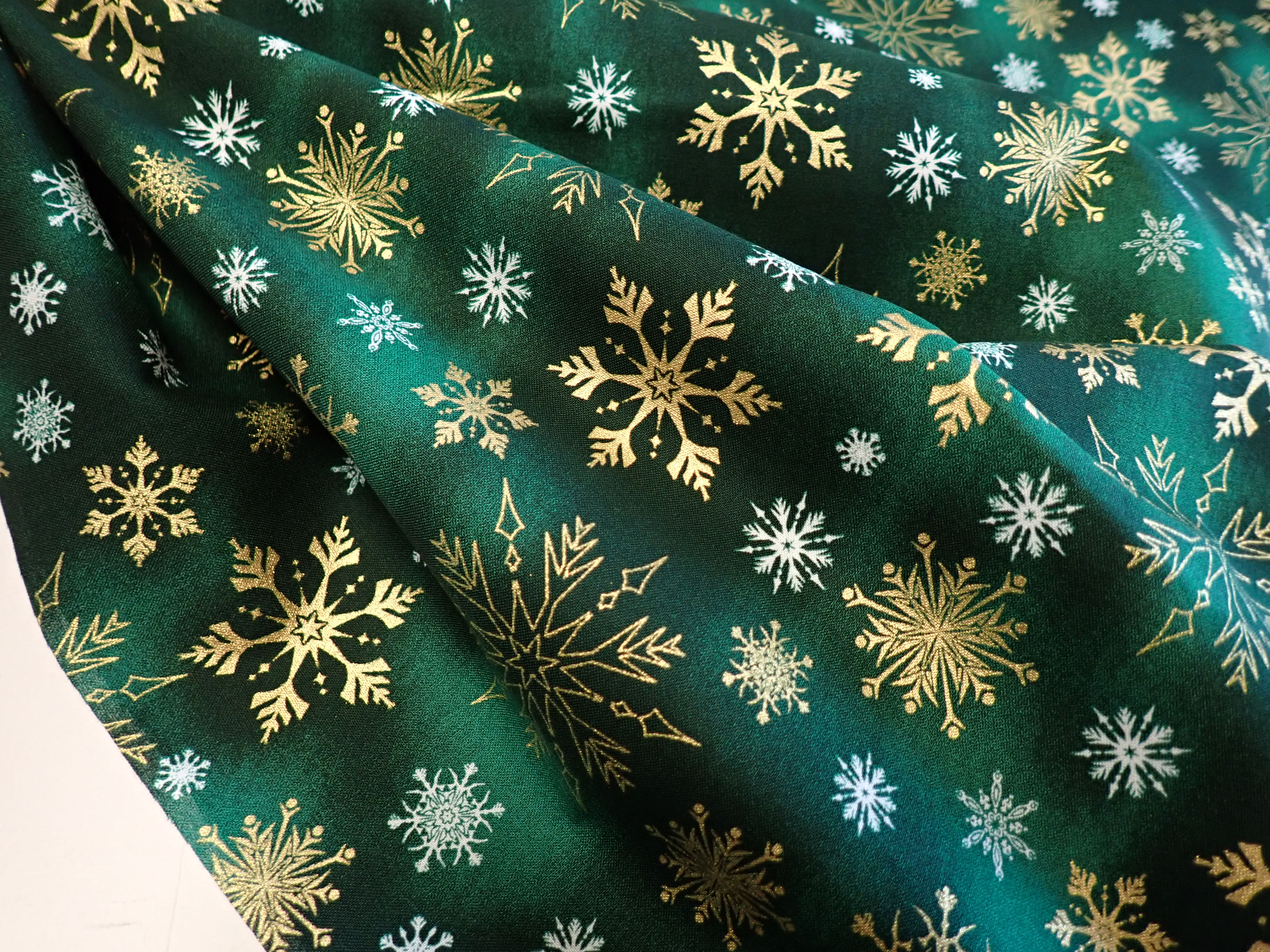 LÁTKA - VÁNOČNÍ - ZELENÁ + ZLATÉ VLOČKY