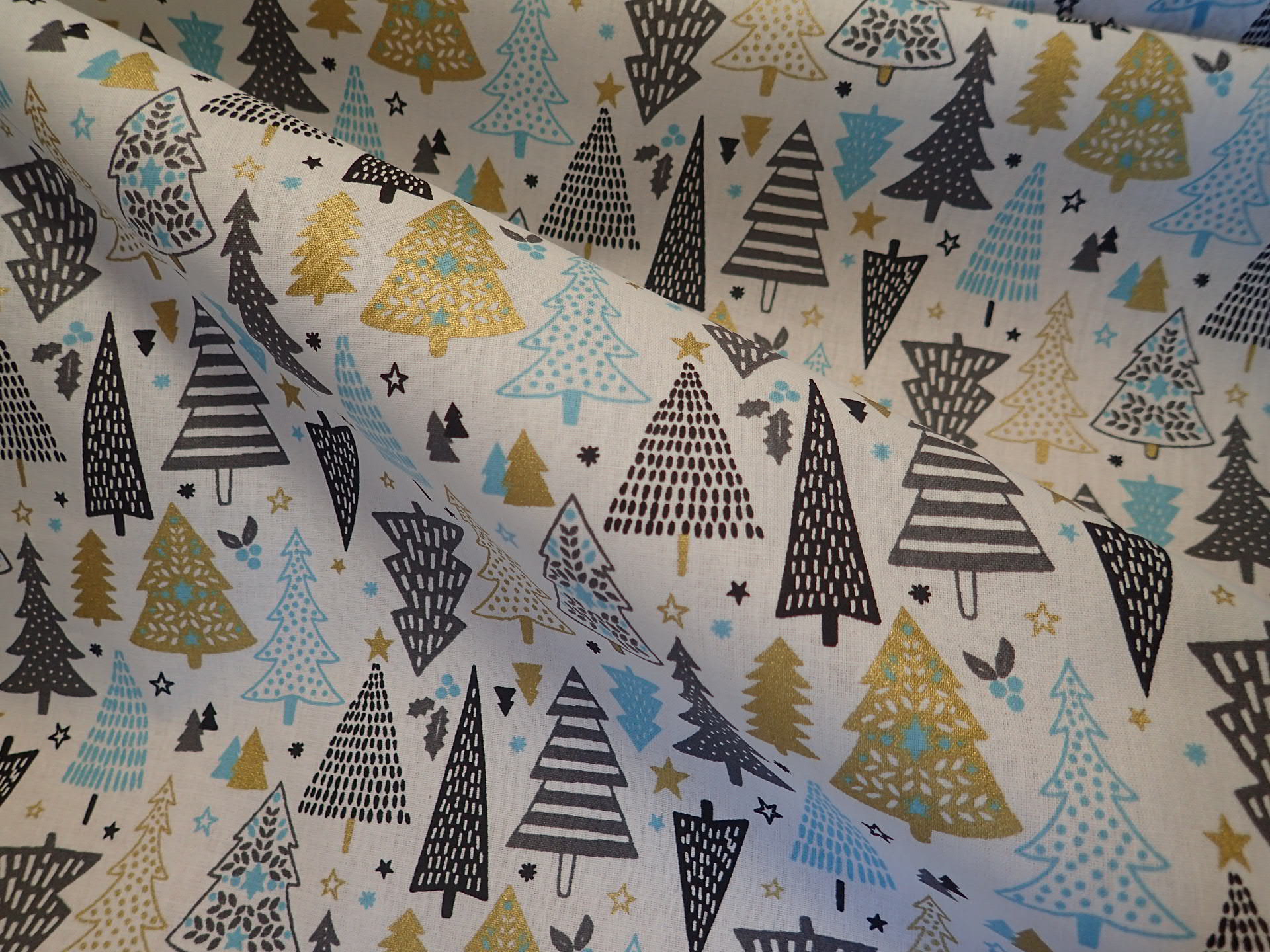 LÁTKA - VÁNOČNÍ - BÍLÁ + STROMEČKY