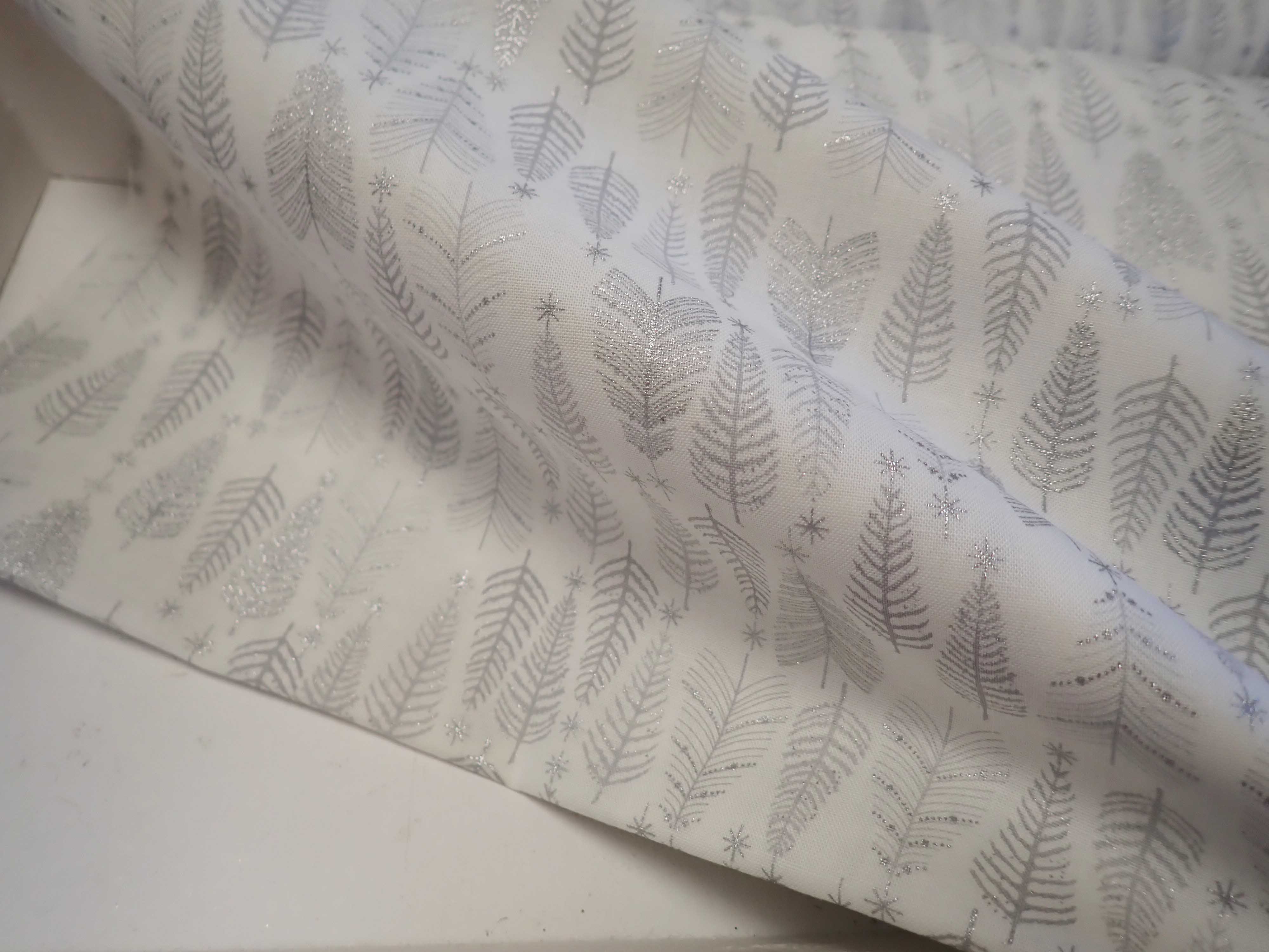 LÁTKA - VÁNOČNÍ - STŘÍBRNÉ STROMEČKY