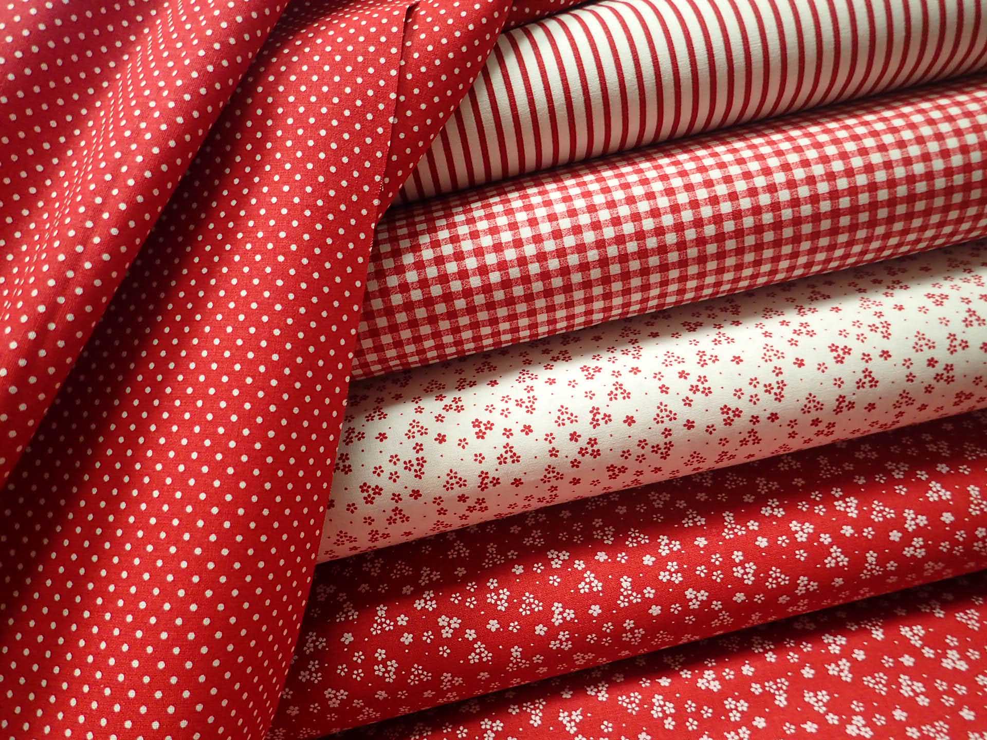 LÁTKA - ČERVENÁ + BÍLÉ KYTIČKY