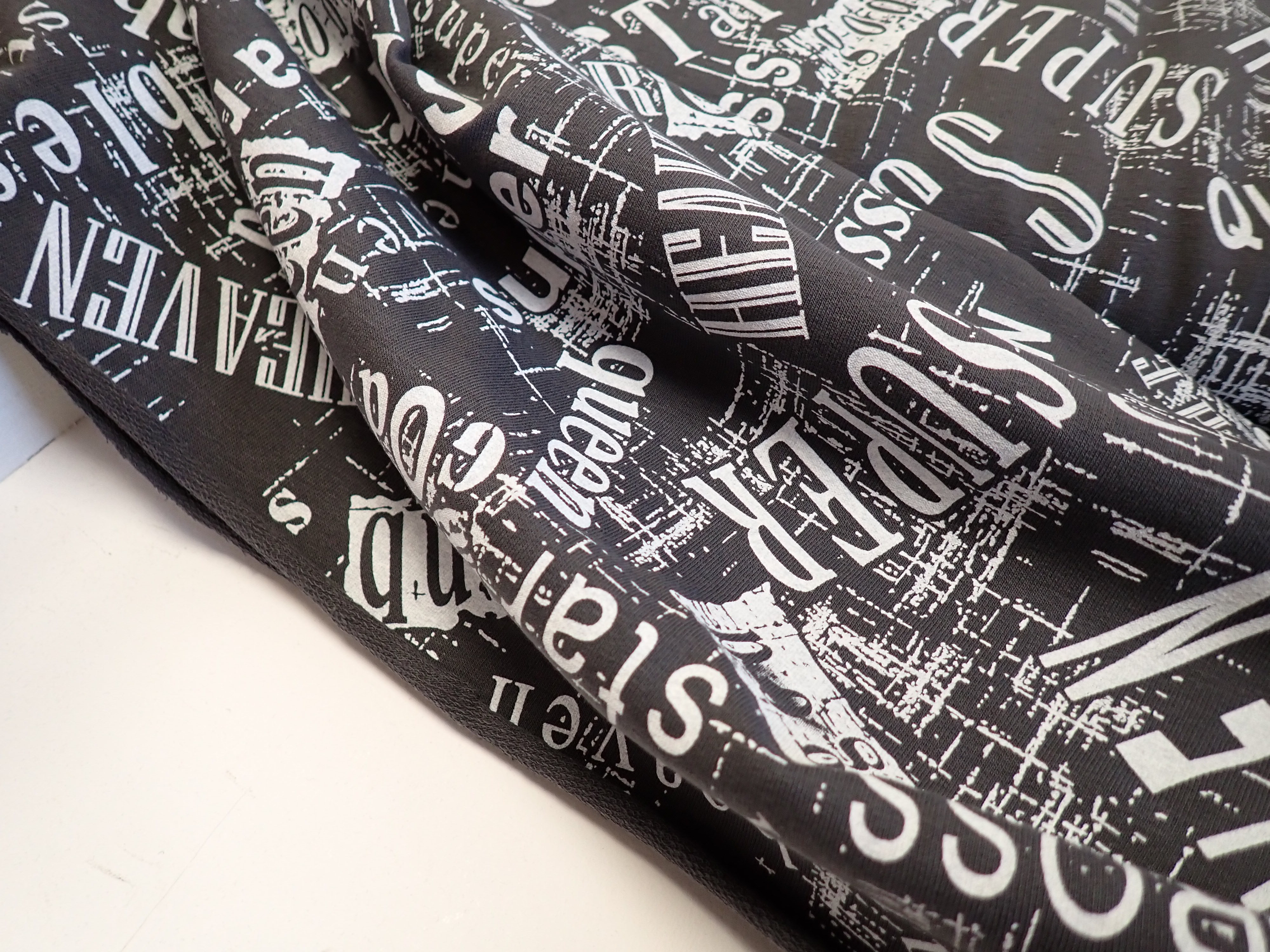 LÁTKA - TEPLÁKOVINA - ŠEDÁ + PÍSMO