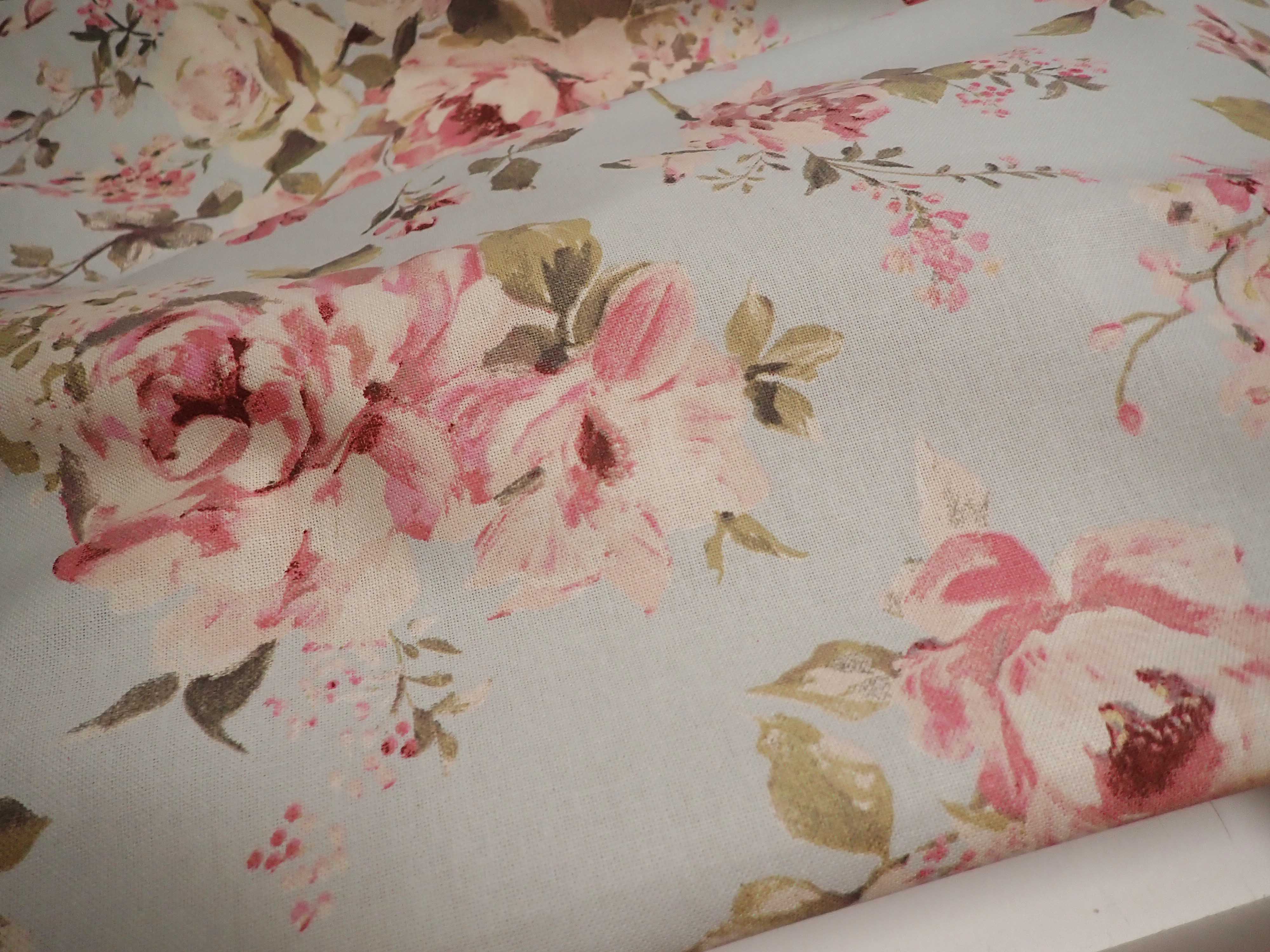 LÁTKA - REŽNÁ - SVĚTLE MODRÁ + KVĚTY