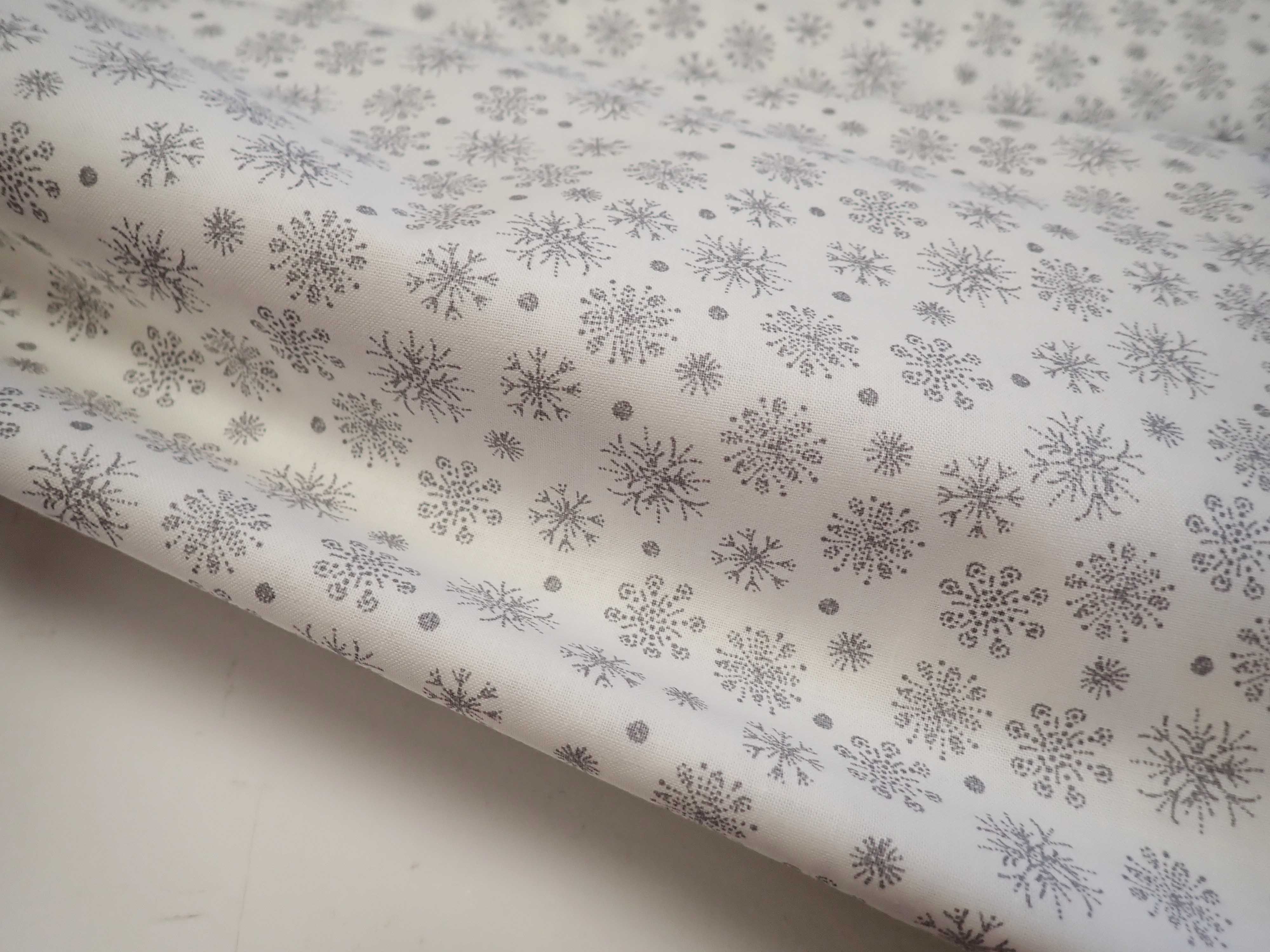 LÁTKA - BÍLÁ + ŠEDÉ VLOČKY