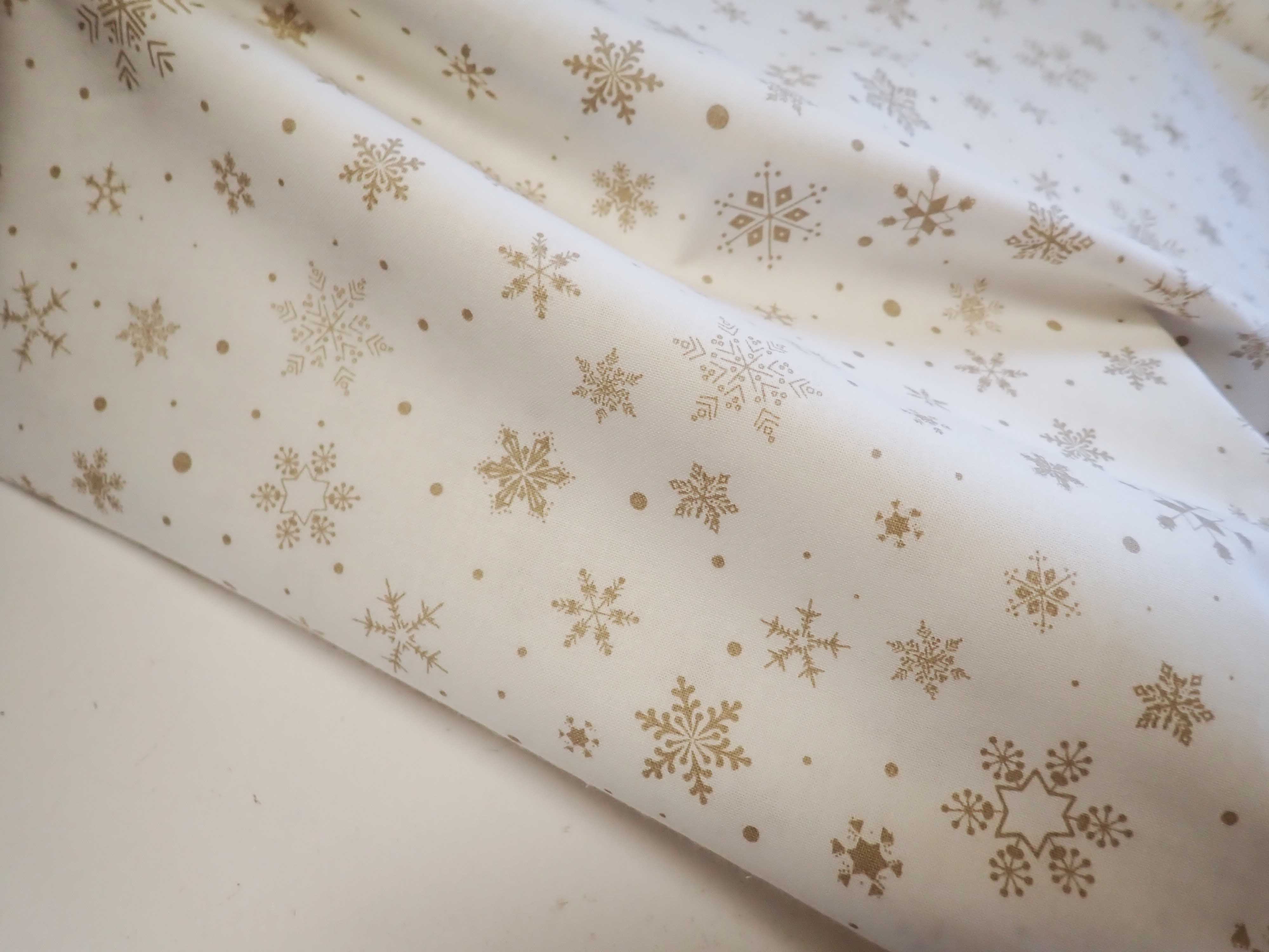 LÁTKA - VÁNOČNÍ - BÉŽOVÉ VLOČKY