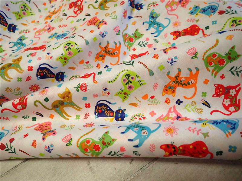 LÁTKA - BAREVNÉ KOČKY