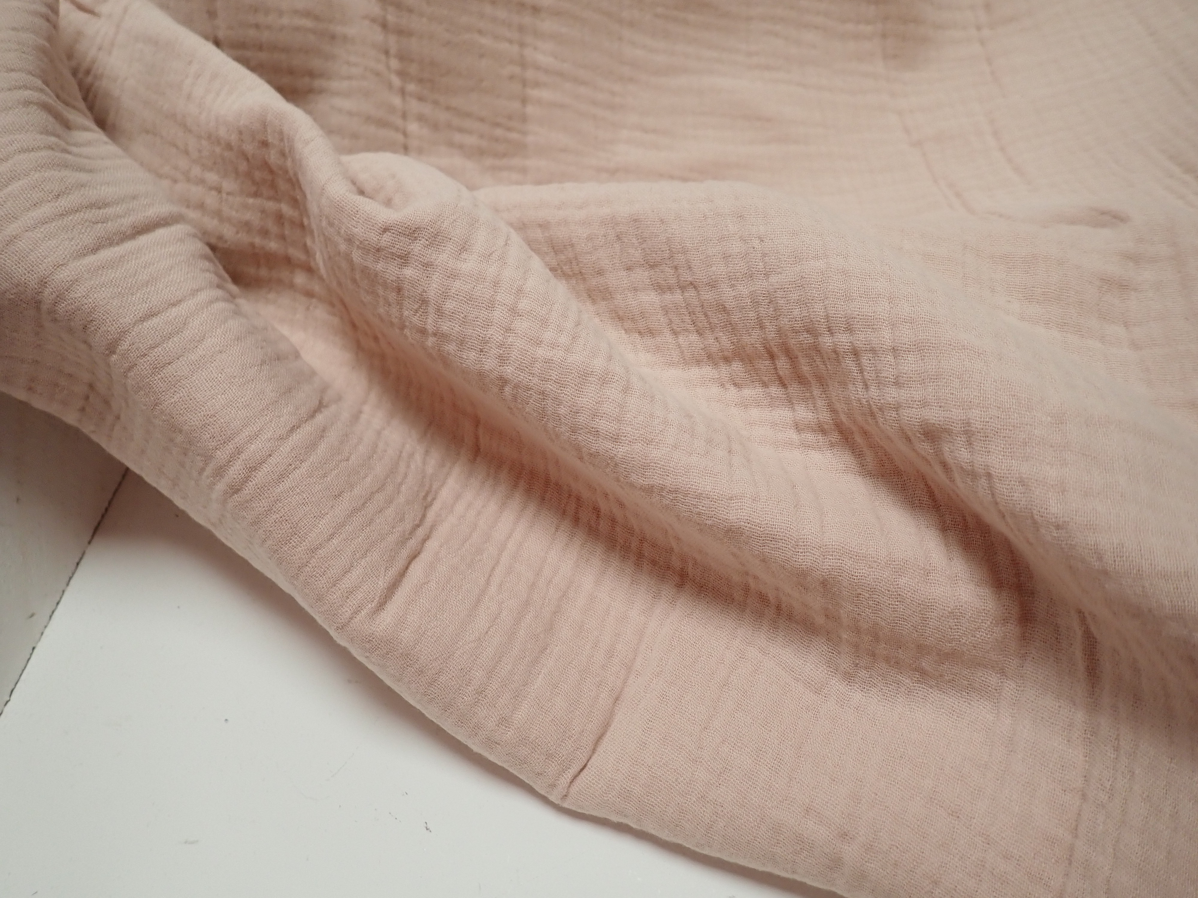 MUŠELÍN - DVOJITÁ GÁZOVINA - SVĚTLE STARORŮŽOVÁ