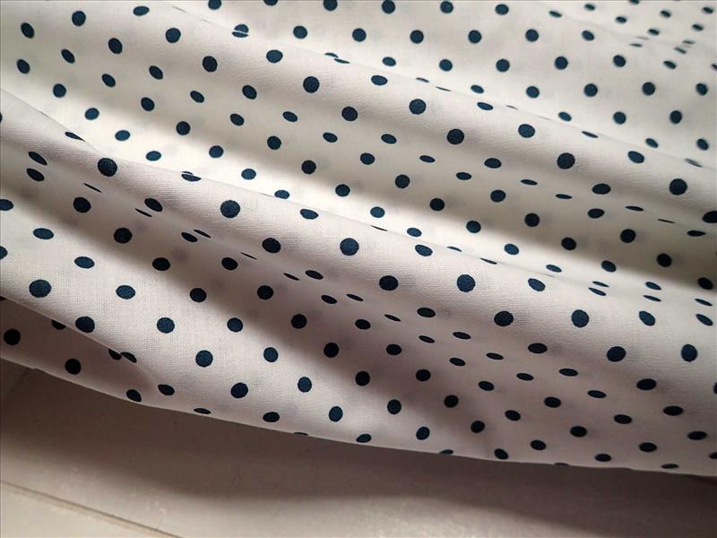 LÁTKA - BÍLÁ + PETROLEJOVÝ  PUNTÍK