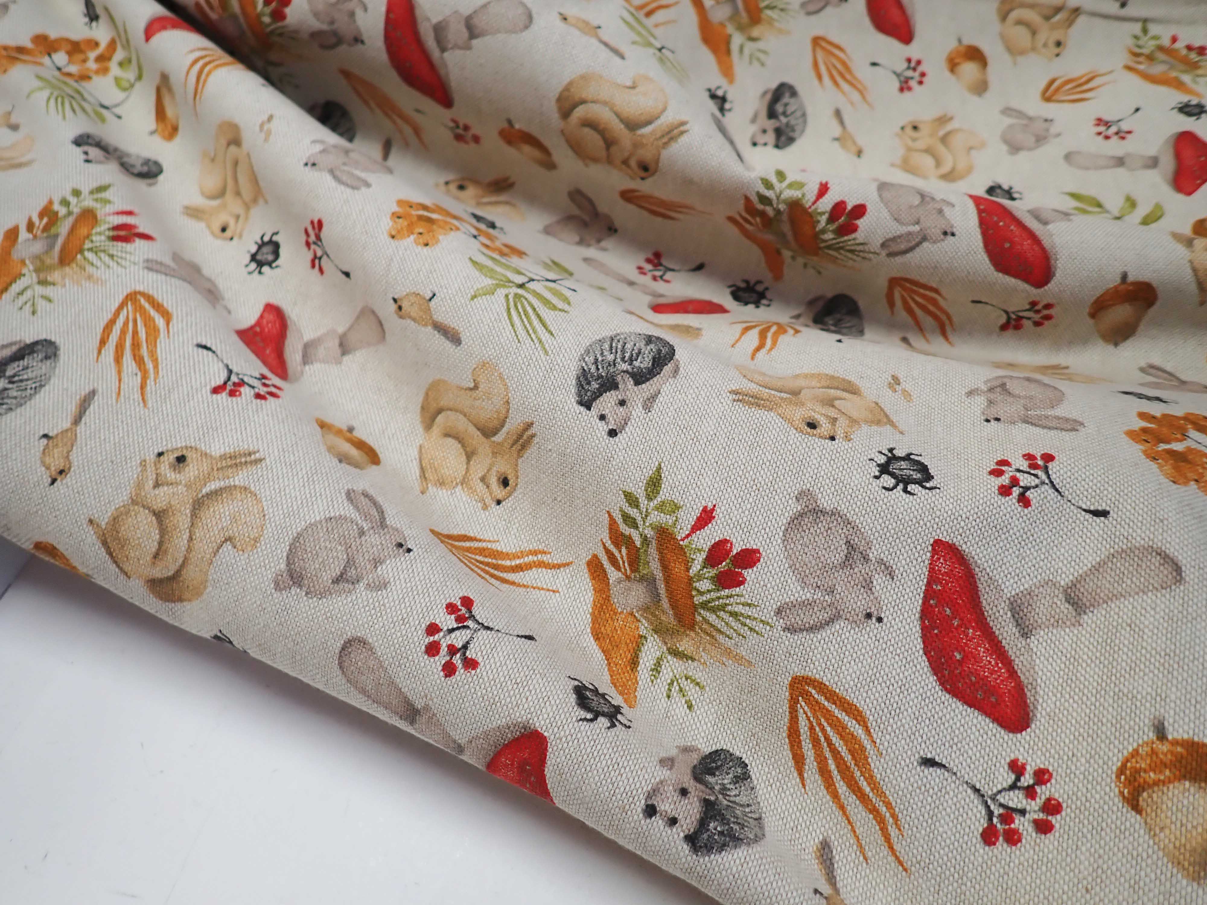 LÁTKA - REŽNÁ - FOTOTISK - VEVERKA + JEŽEK + HOUBY