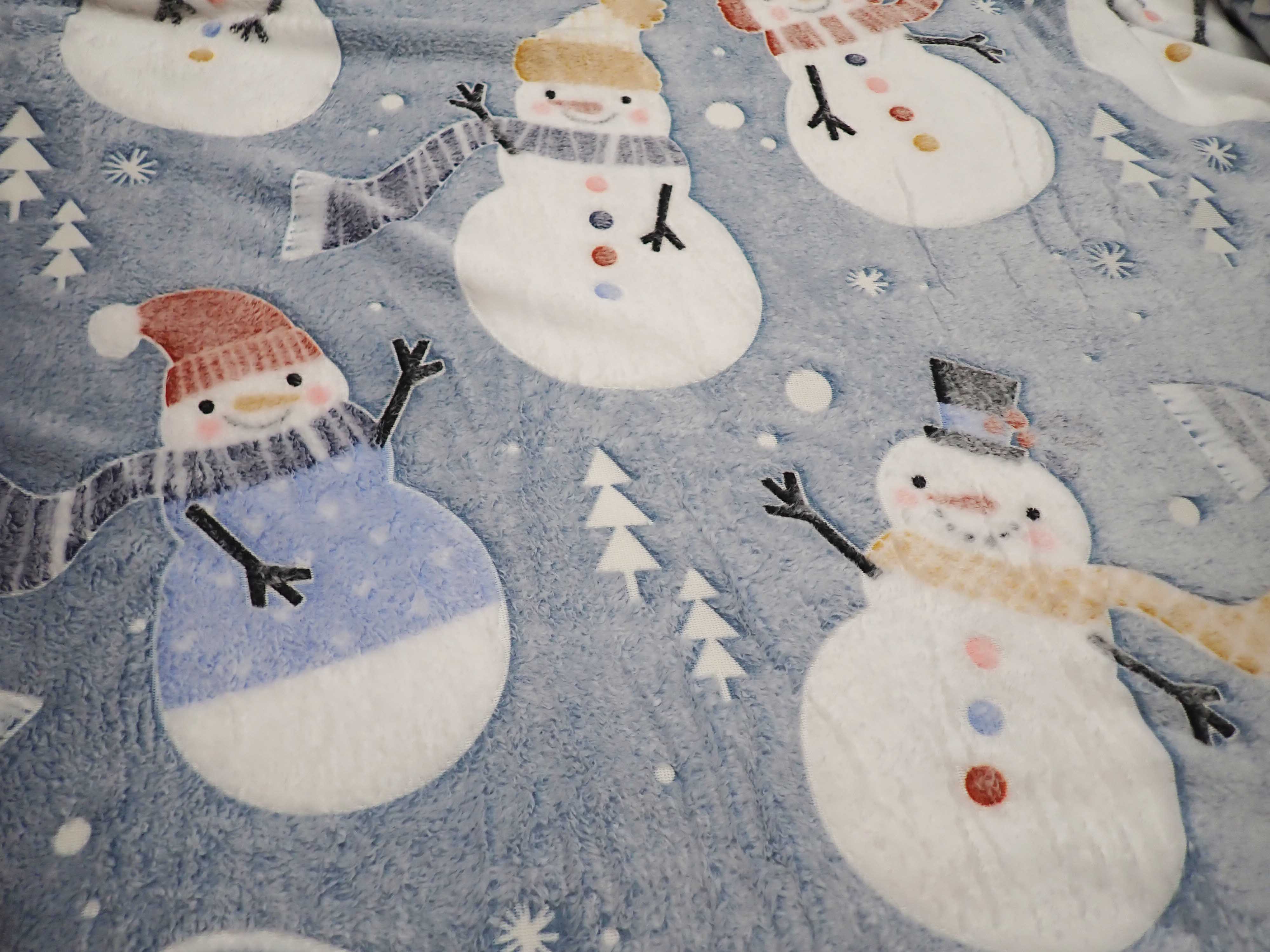 FLEECE SVÍTÍCÍ VE TMĚ - SNĚHULÁCI