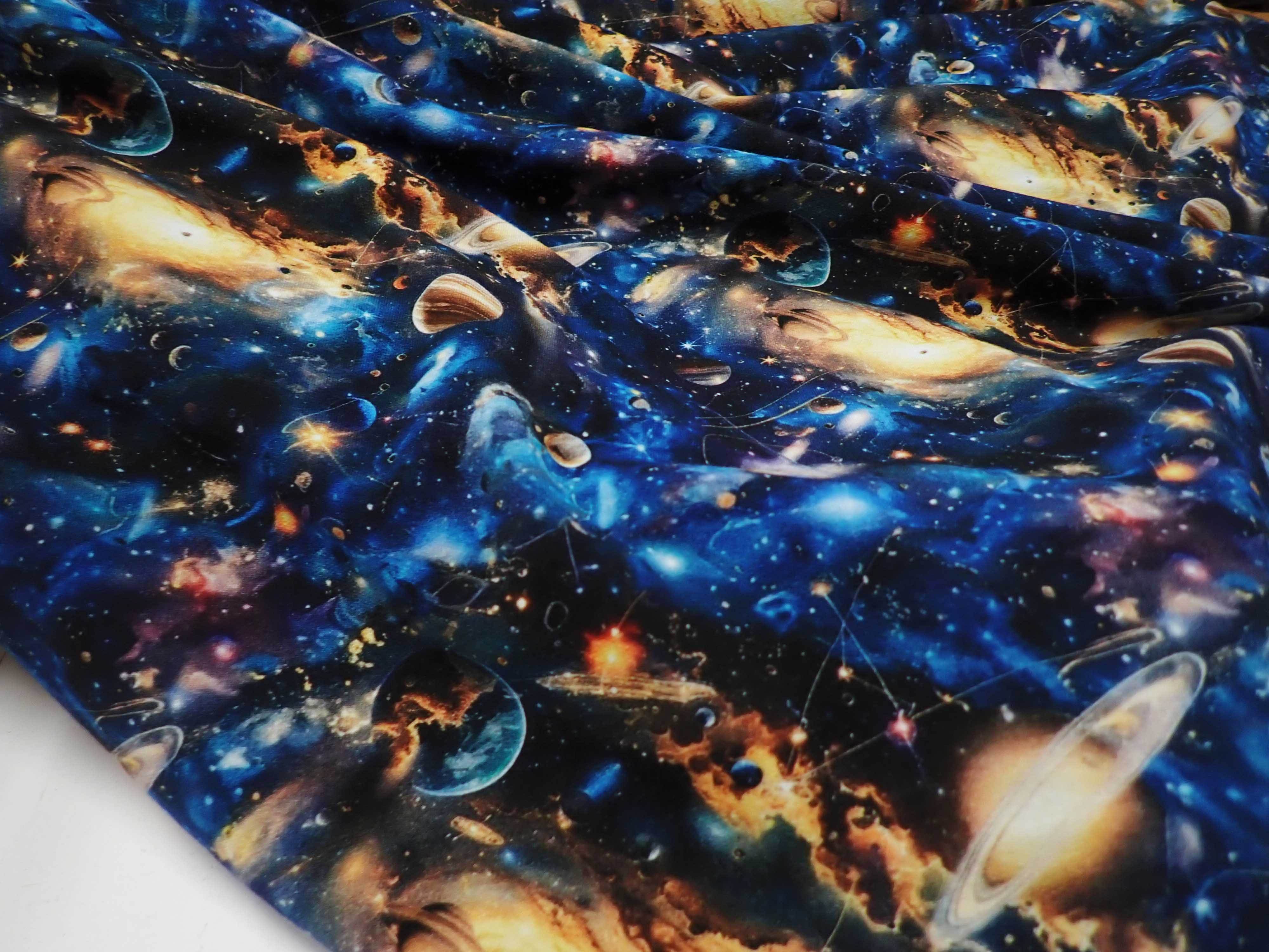 LÁTKA - TEPLÁKOVINA - FOTOTISK - VESMÍR