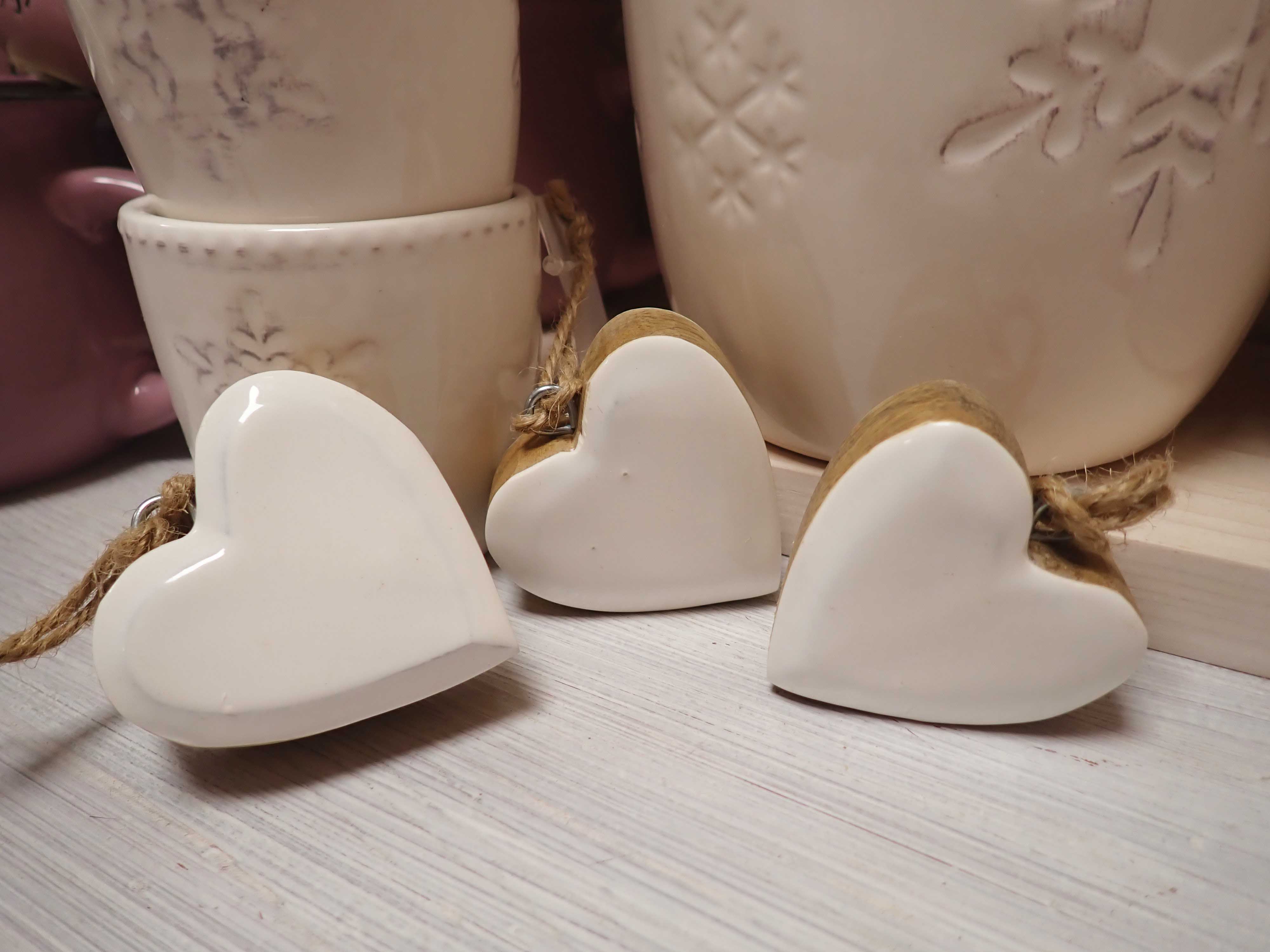 DEKORACE - BÍLÉ DŘEVĚNÉ SRDÍČKO