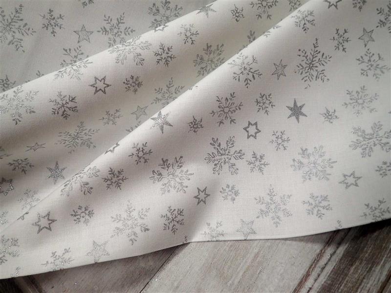 LÁTKA - VÁNOČNÍ - BÍLÁ + STŘÍBRNÉ VLOČKY + HVĚZDIČKY