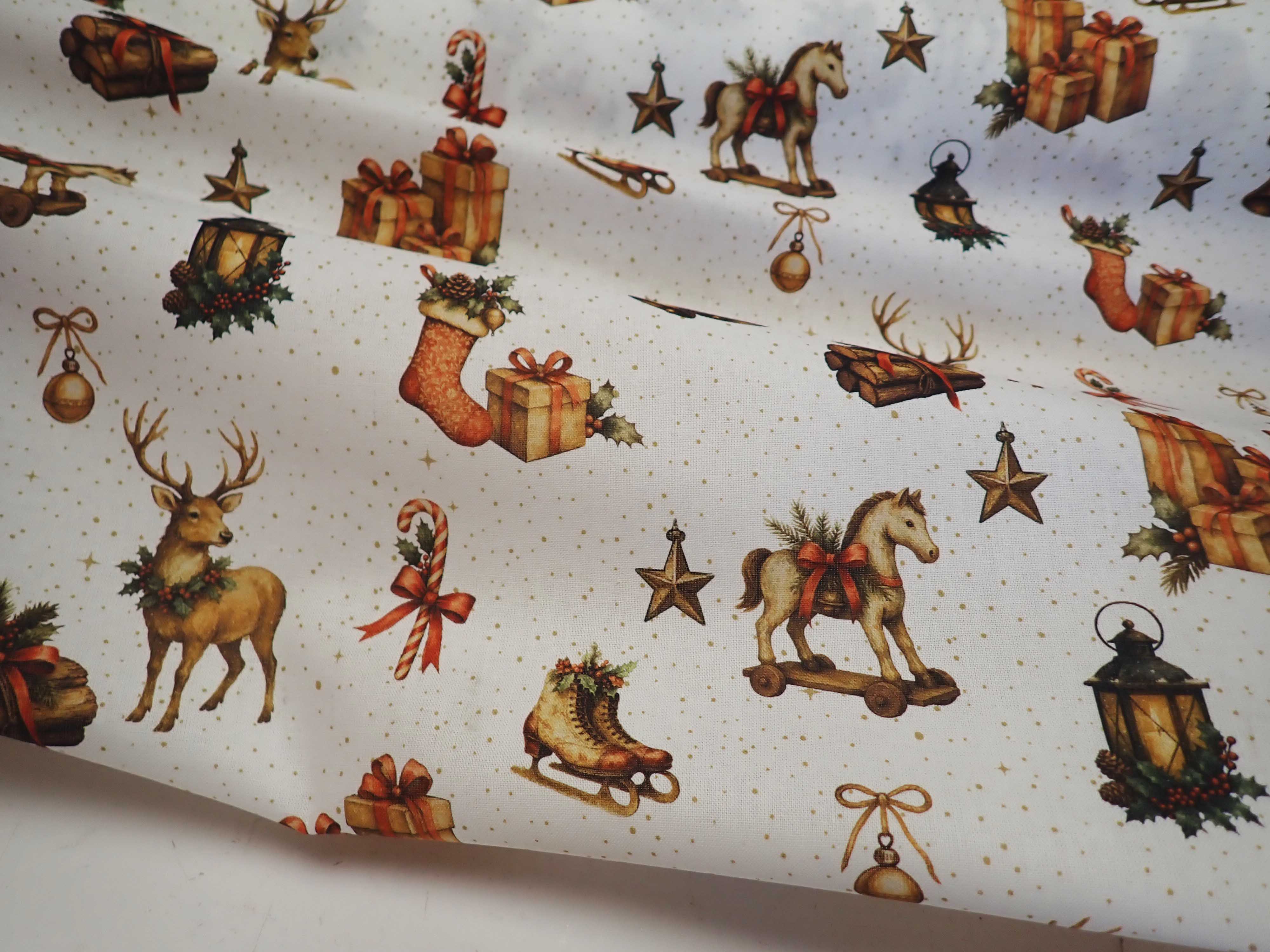 LÁTKA - VÁNOČNÍ - FOTOTISK - KONÍČEK + DÁREČEK + LUCERNA